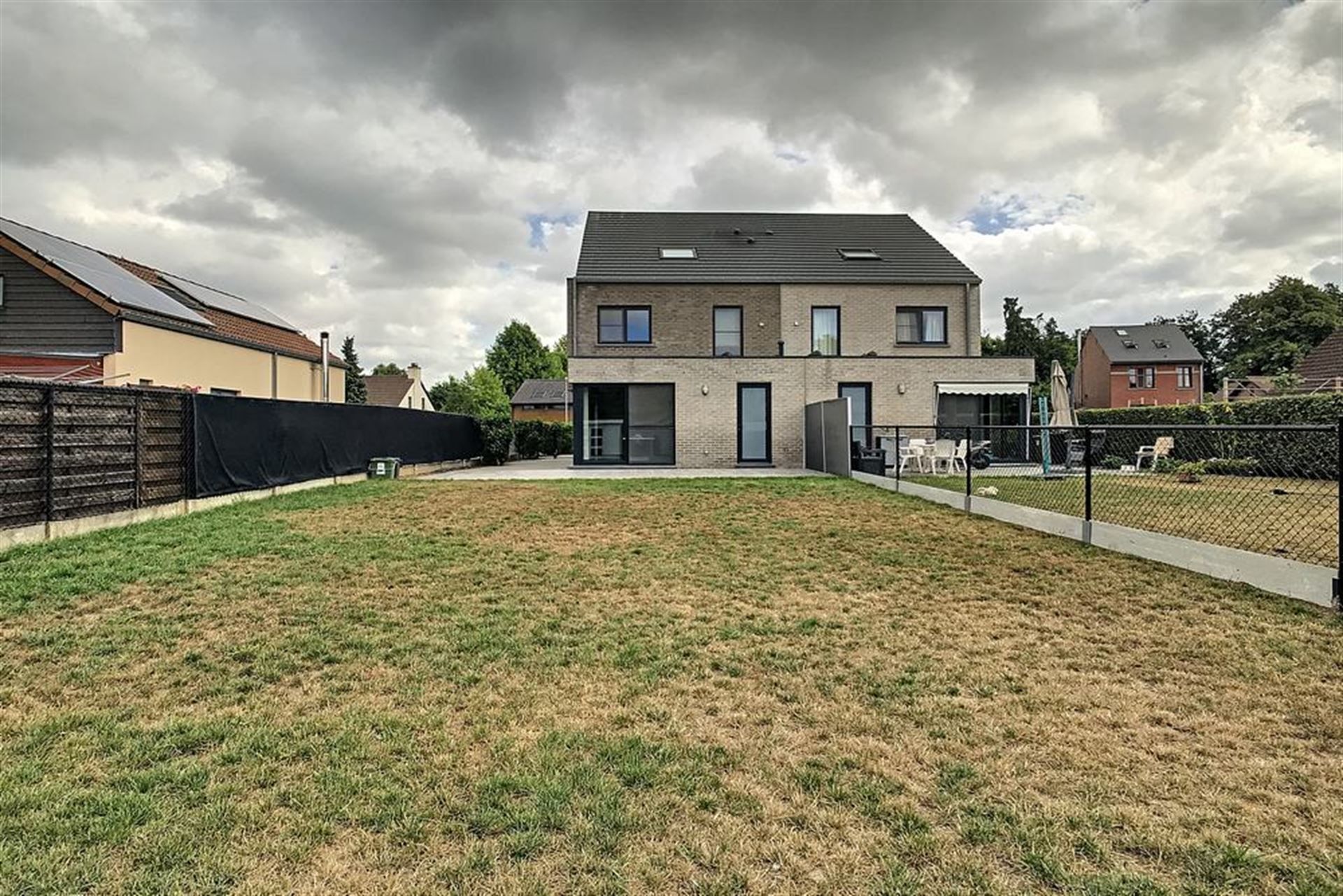 Moderne Halfopen Bebouwing met 5 Slaapkamers  foto 32