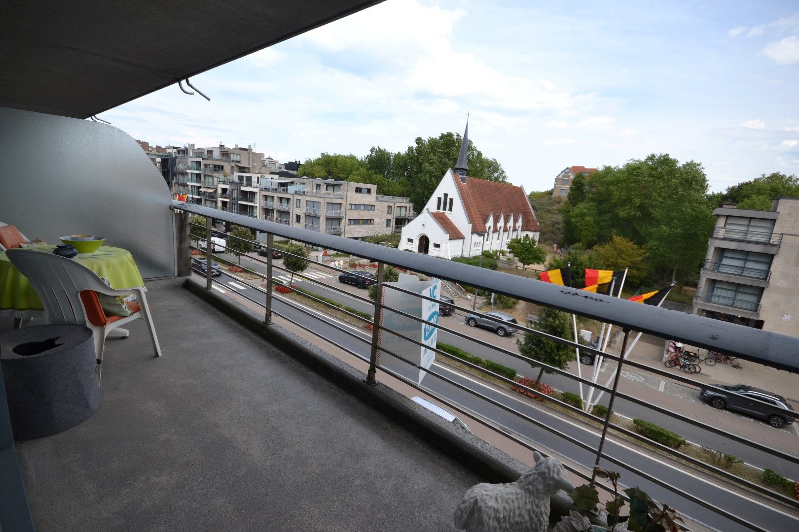 Ruim twee slaapkamer appartement te Oostduinkerke foto 3