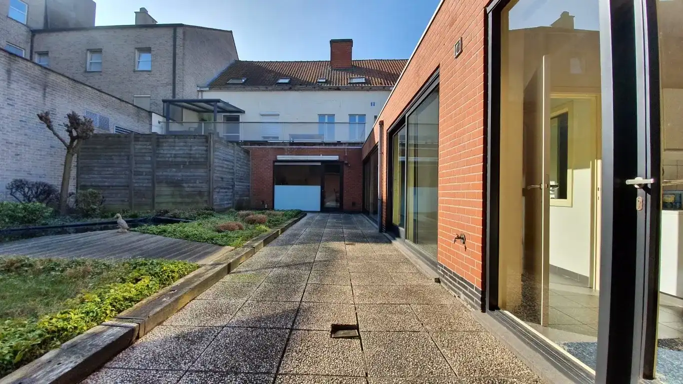 Moorslede – Ruim pand met potentieel voor een appartement met tuin foto 4