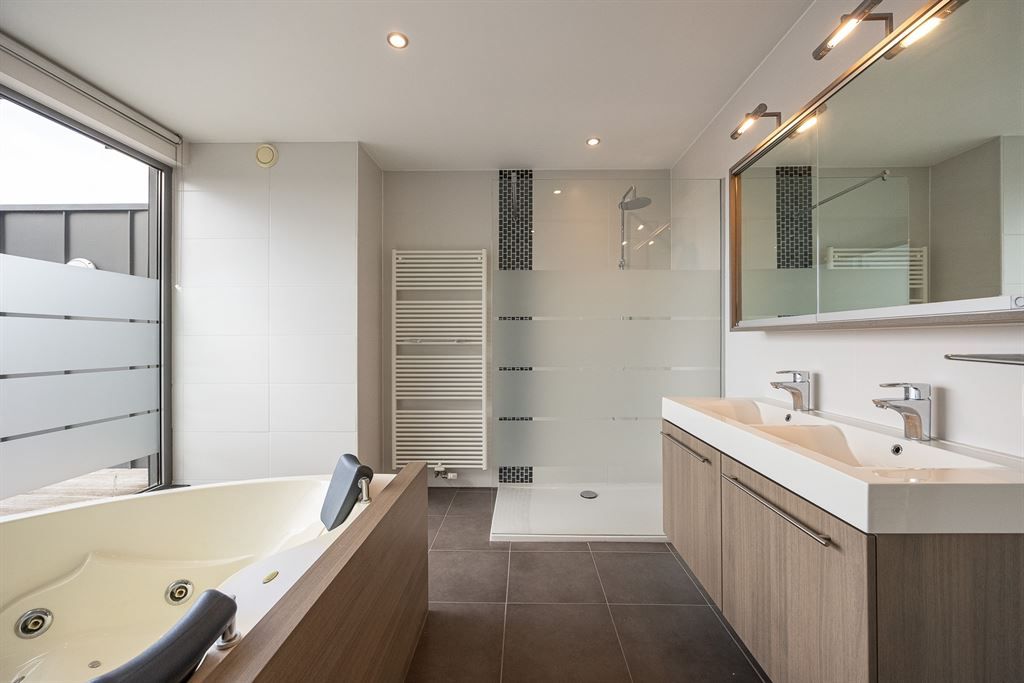 Zeer ruim duplexappartement in hartje Herent! foto 4