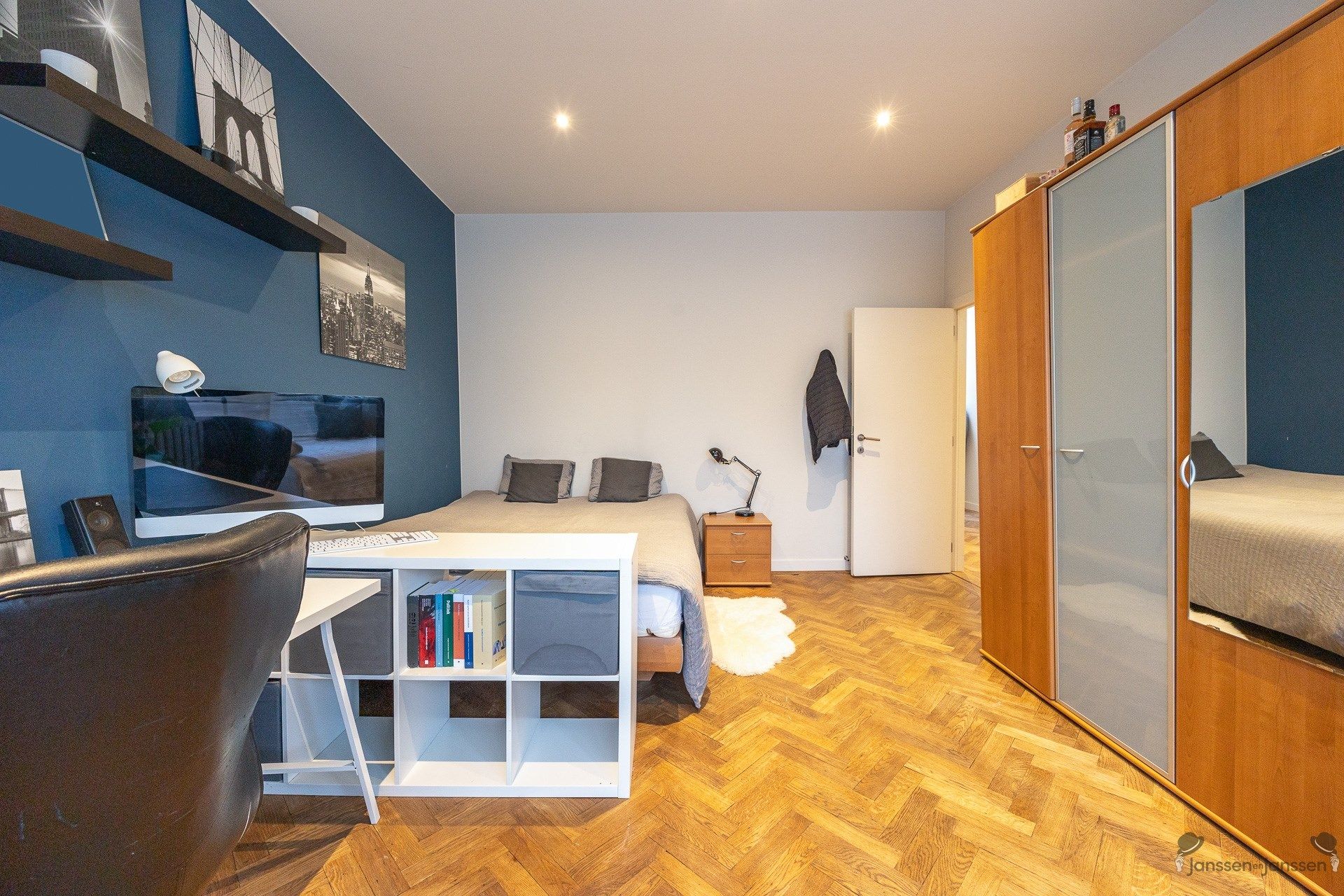 Gerenoveerd herenhuis met min. 4 slaapkamers en praktijkruimte in Berchem.  foto 16