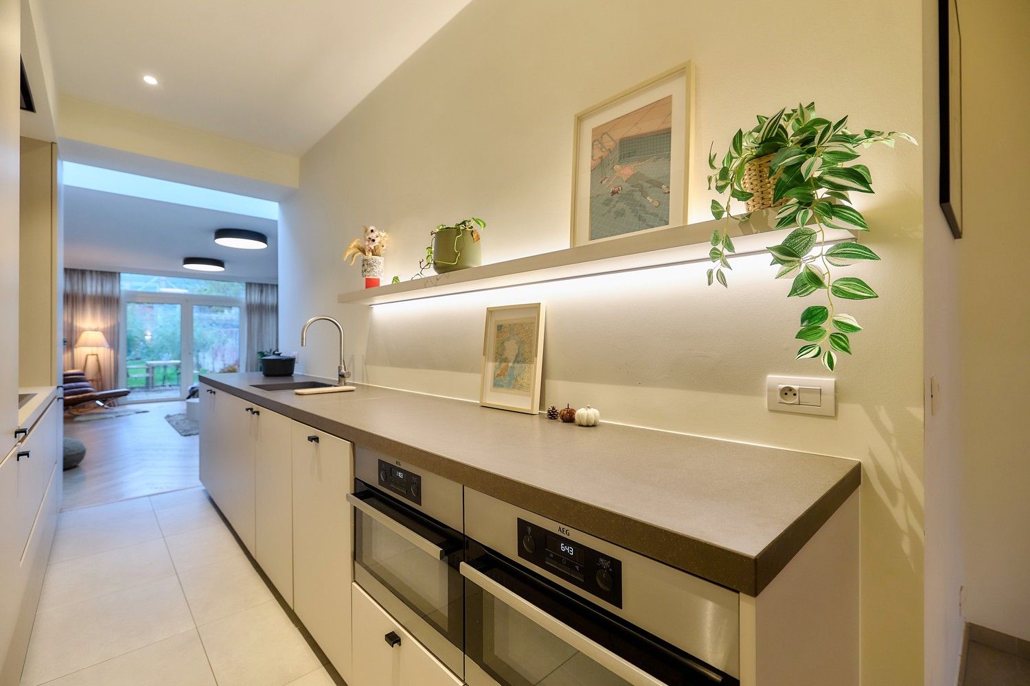 Gerenoveerde interbellum burgerwoning met 4 slaapkamers en grote tuin. foto 9