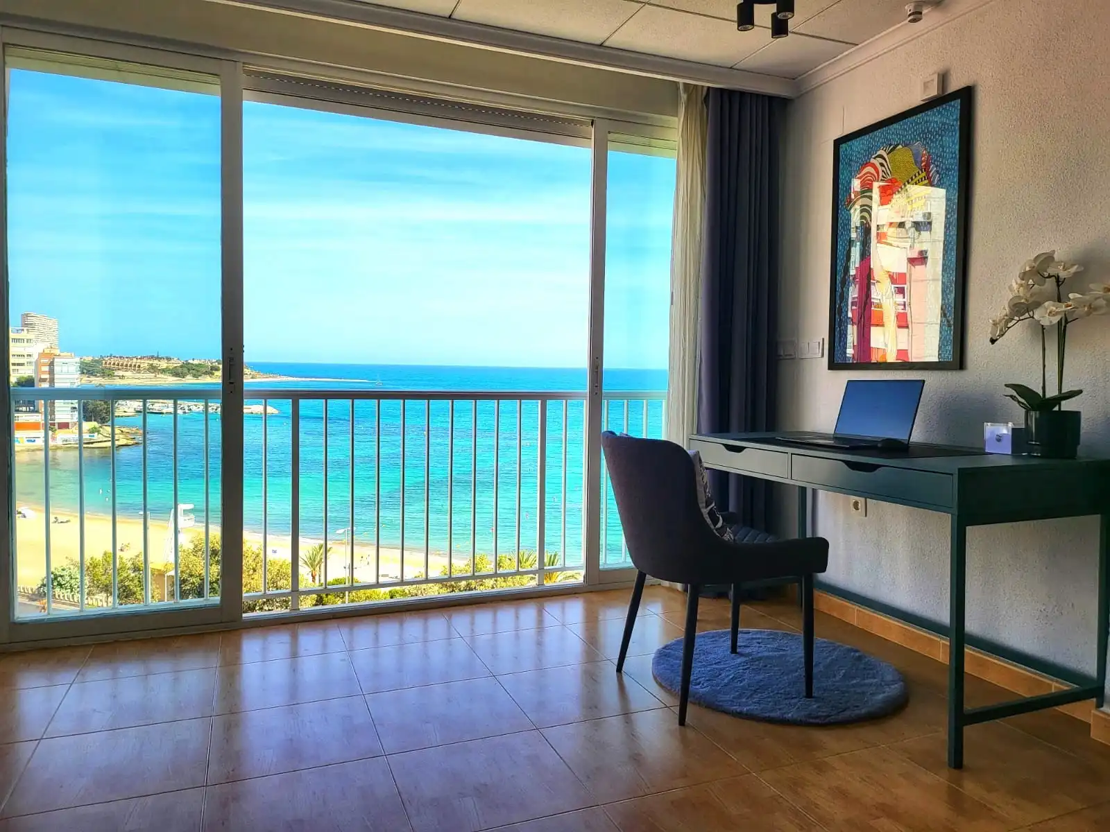 Alicante, Spanje. Gerenoveerd 1 slpk appart op toplocatie foto 9