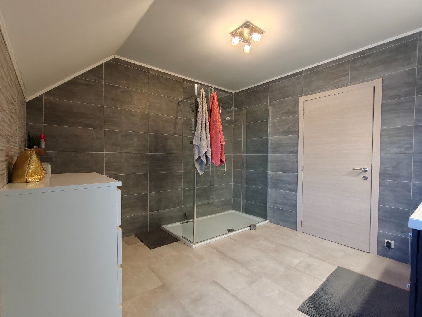Ruime en instapklare halfopen bebouwing met tuin en garage foto 13
