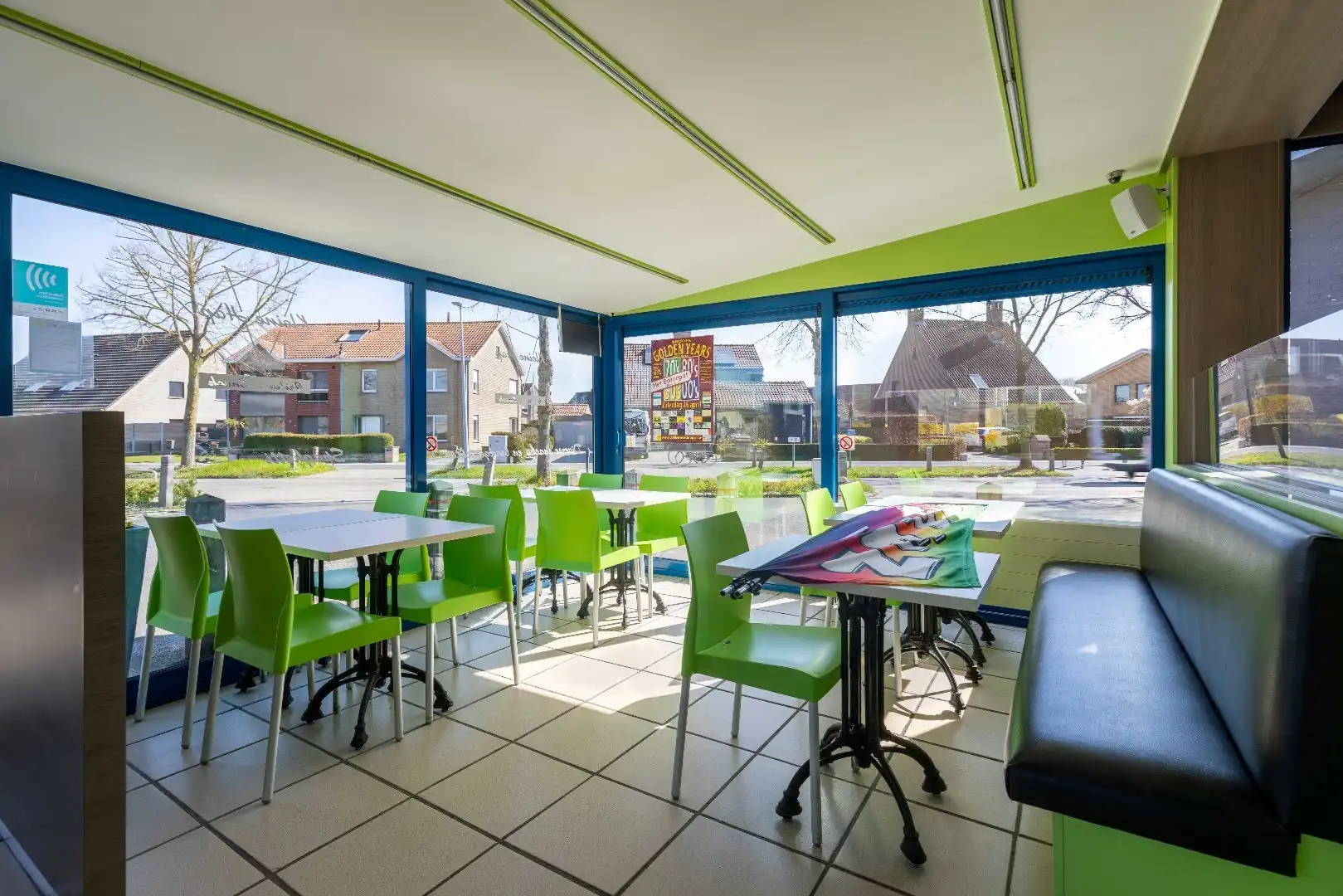 PUUR FRITUUR, uiterst goed gelegen met woonst en parking! foto 8