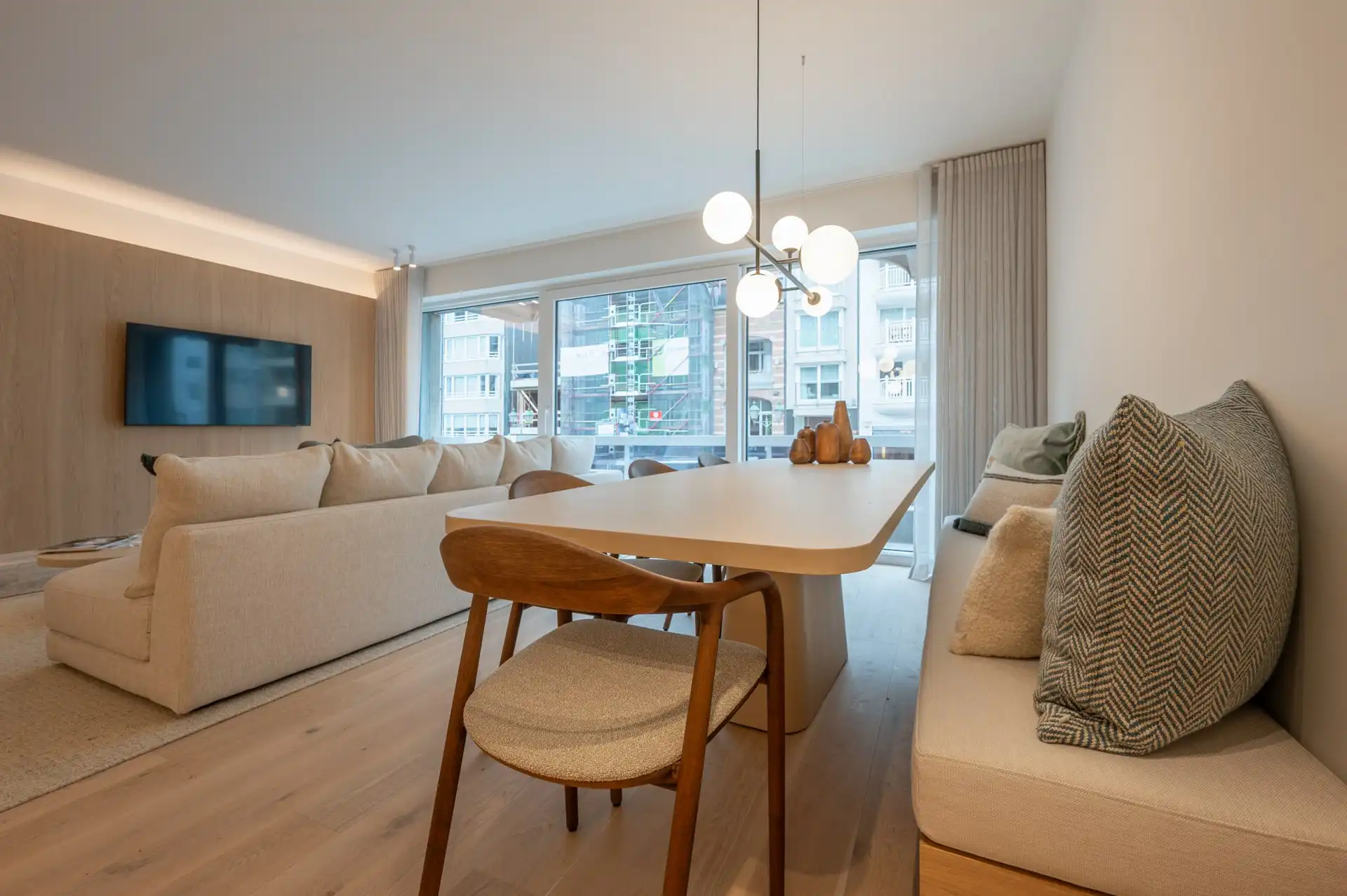 Prachtig gerenoveerd appartement met zuidwesten oriëntatie gelegen in het centrum van Knokke, vlakbij de Dumortierlaan foto 7