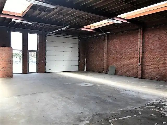 INSTAPKLAAR MULTIFUNCTIONEEL MAGAZIJN MET RUIME PARKING OP EEN TERREIN VAN 314 m² foto 5