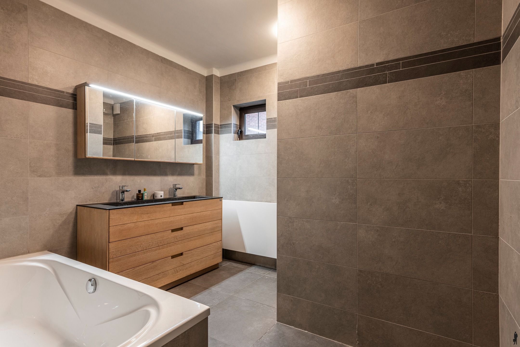 Grotendeels gerenoveerde villa met 4-5 slpk. in centrum Ravels foto 19