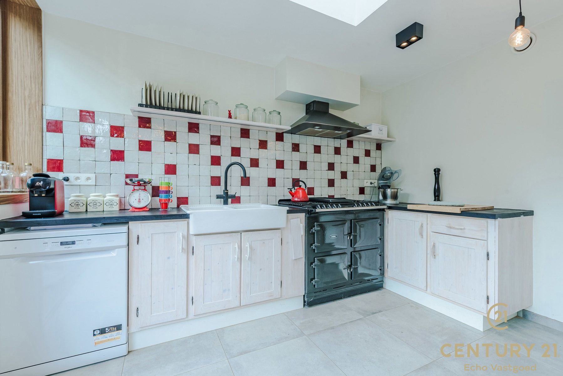 Karaktervolle woning op een idyllische, groene locatie foto 12