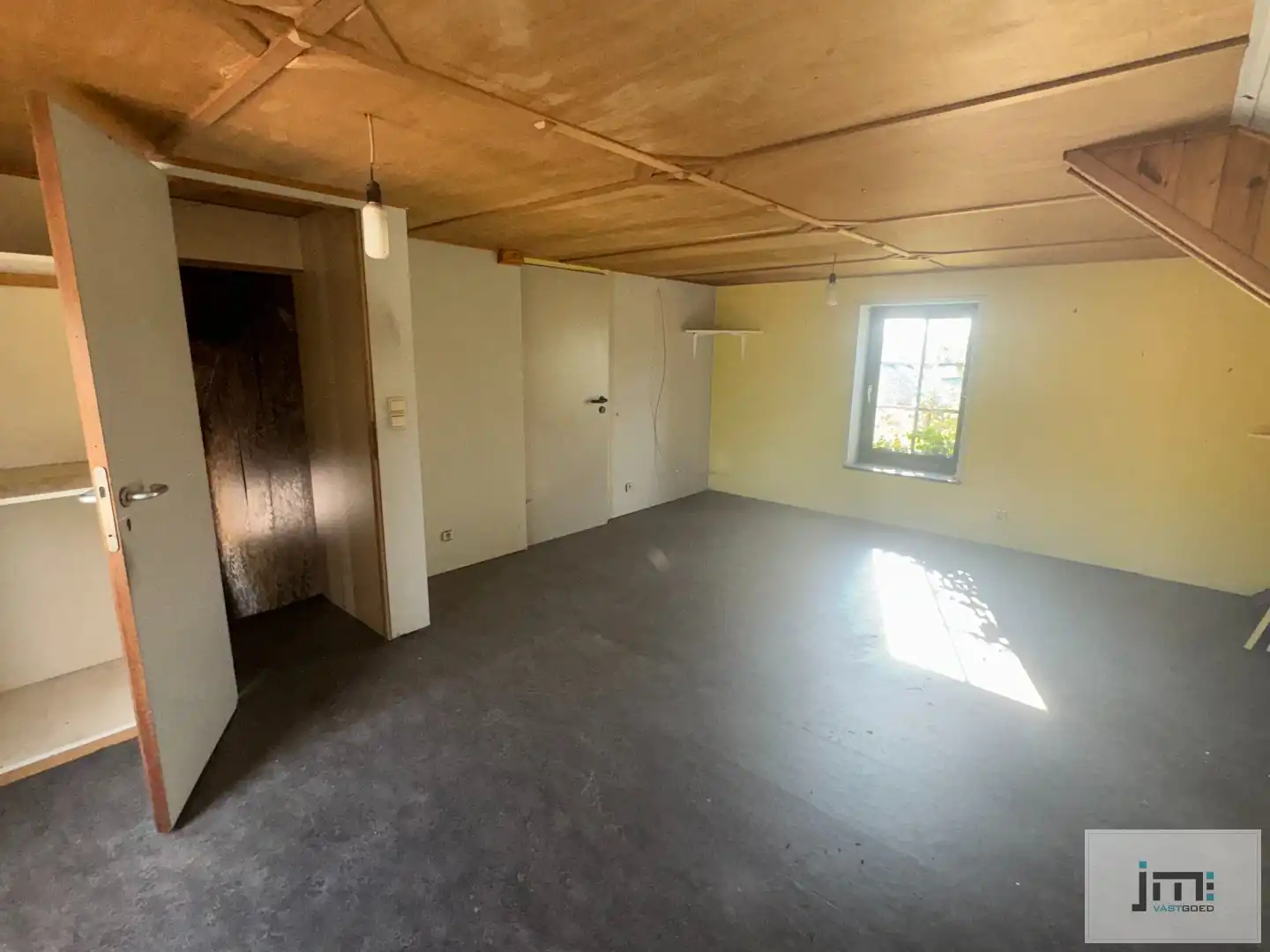 Woning op een groot perceel foto 10