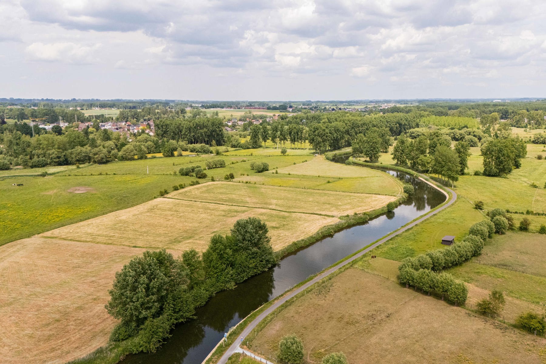 Investeringsproject op 4123 m2, 2 woningen + loods foto 7