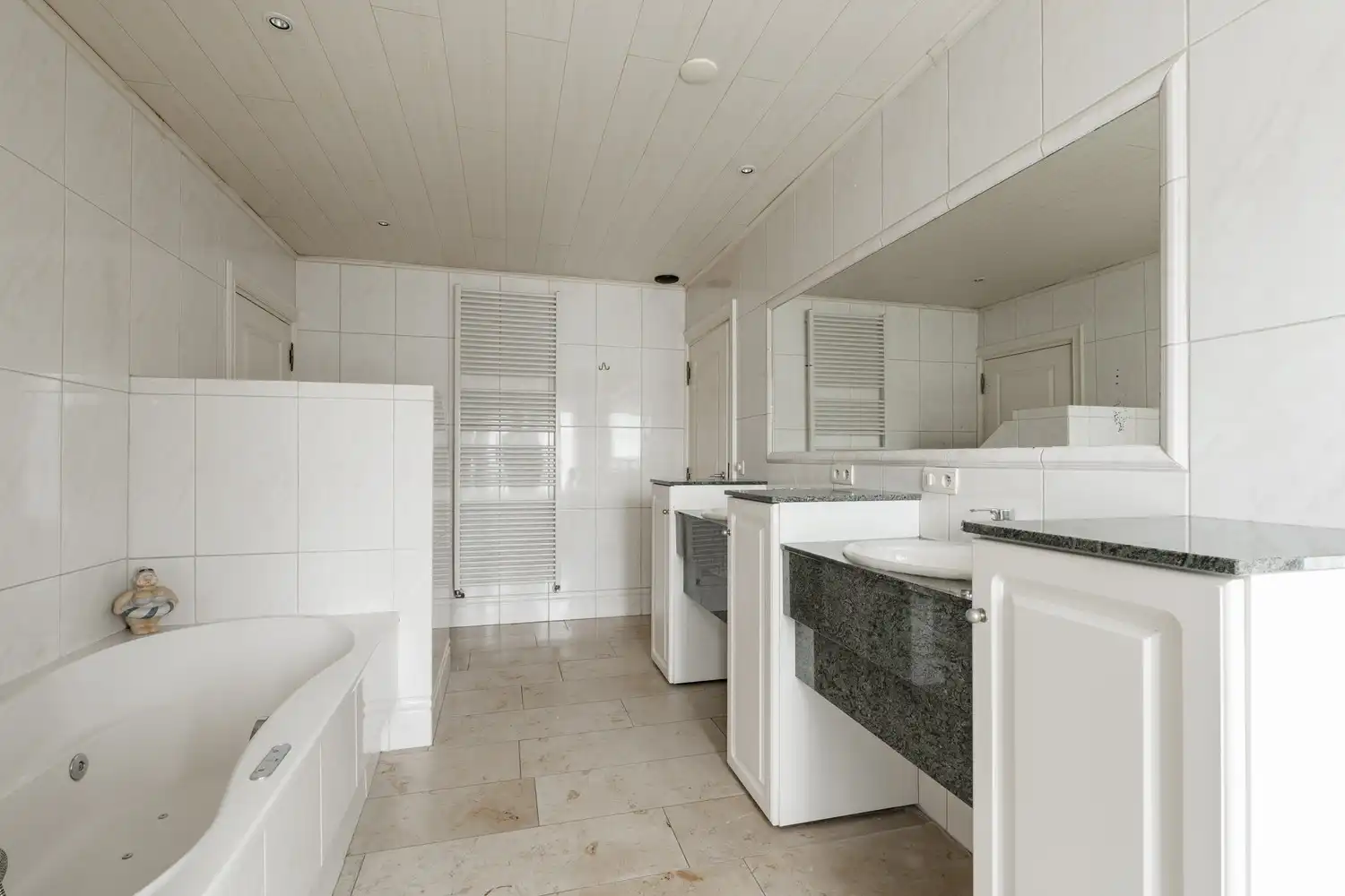 BEDRIJFSPAND MET CONCIERGEWONING foto 49