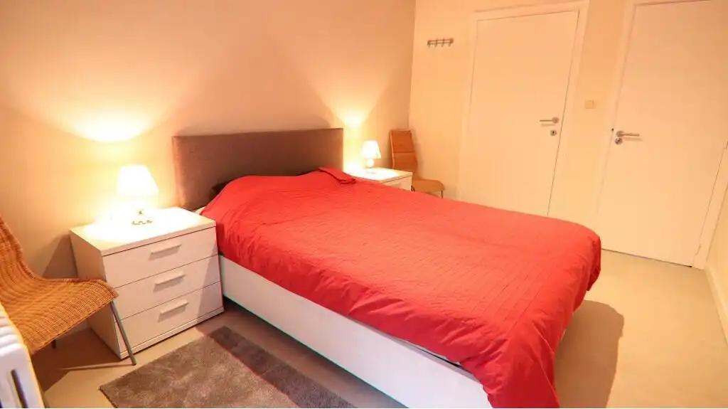 Instapklaar 2-slaapkamerappartement te koop in Oostende foto 8