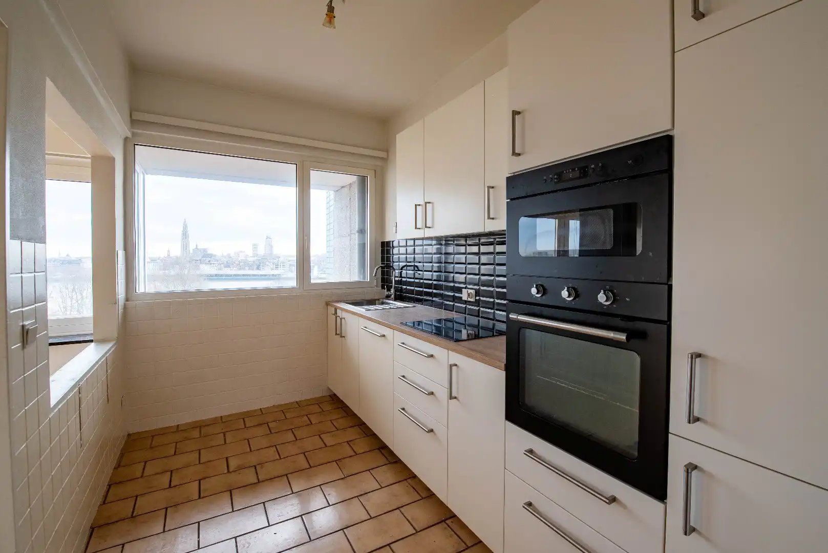 Lichtrijk 2-slaapkamerappartement met uitzicht op Antwerpen foto 7