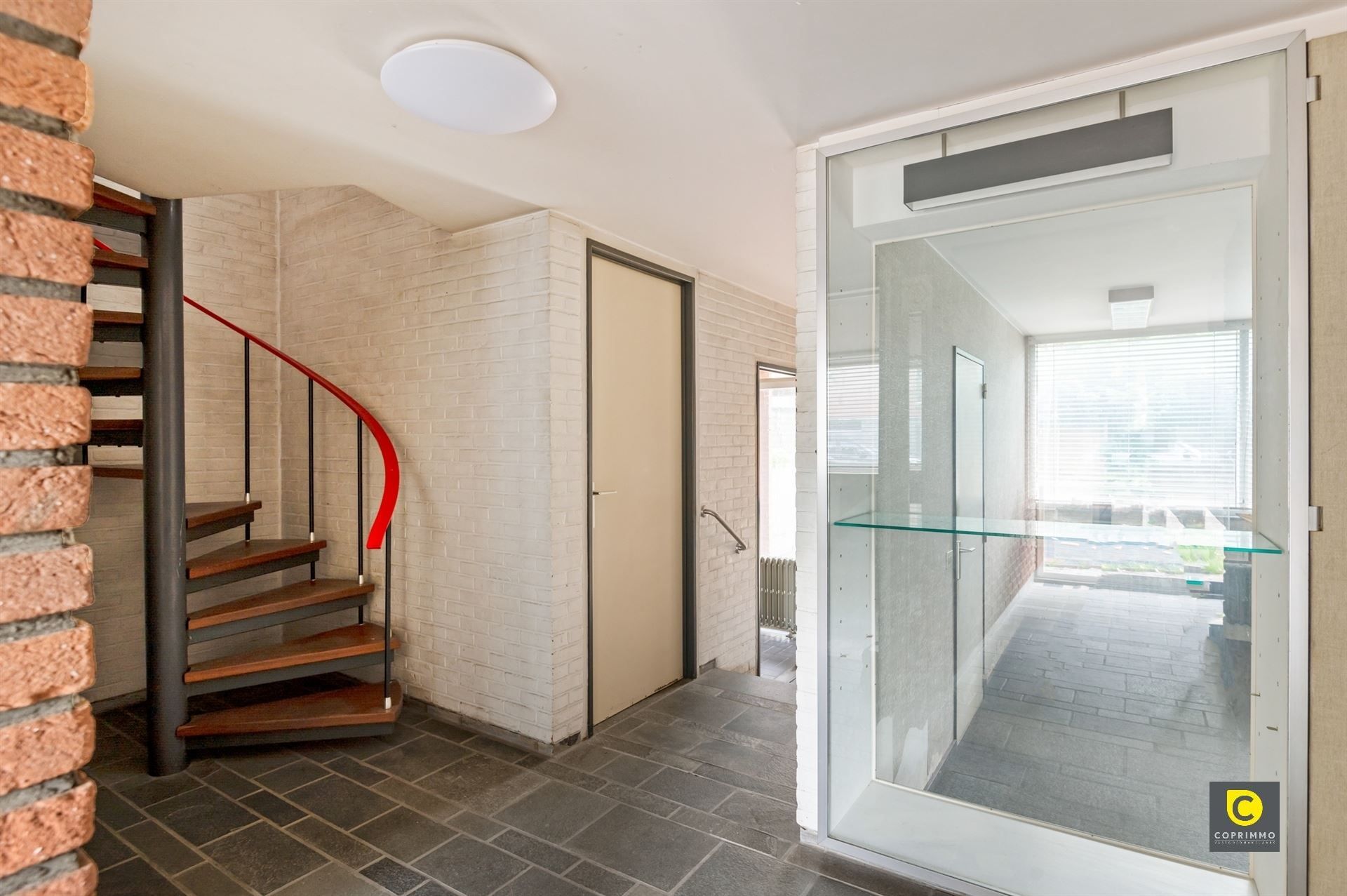 Ruime karakterwoning met tuin in Mortsel foto 3