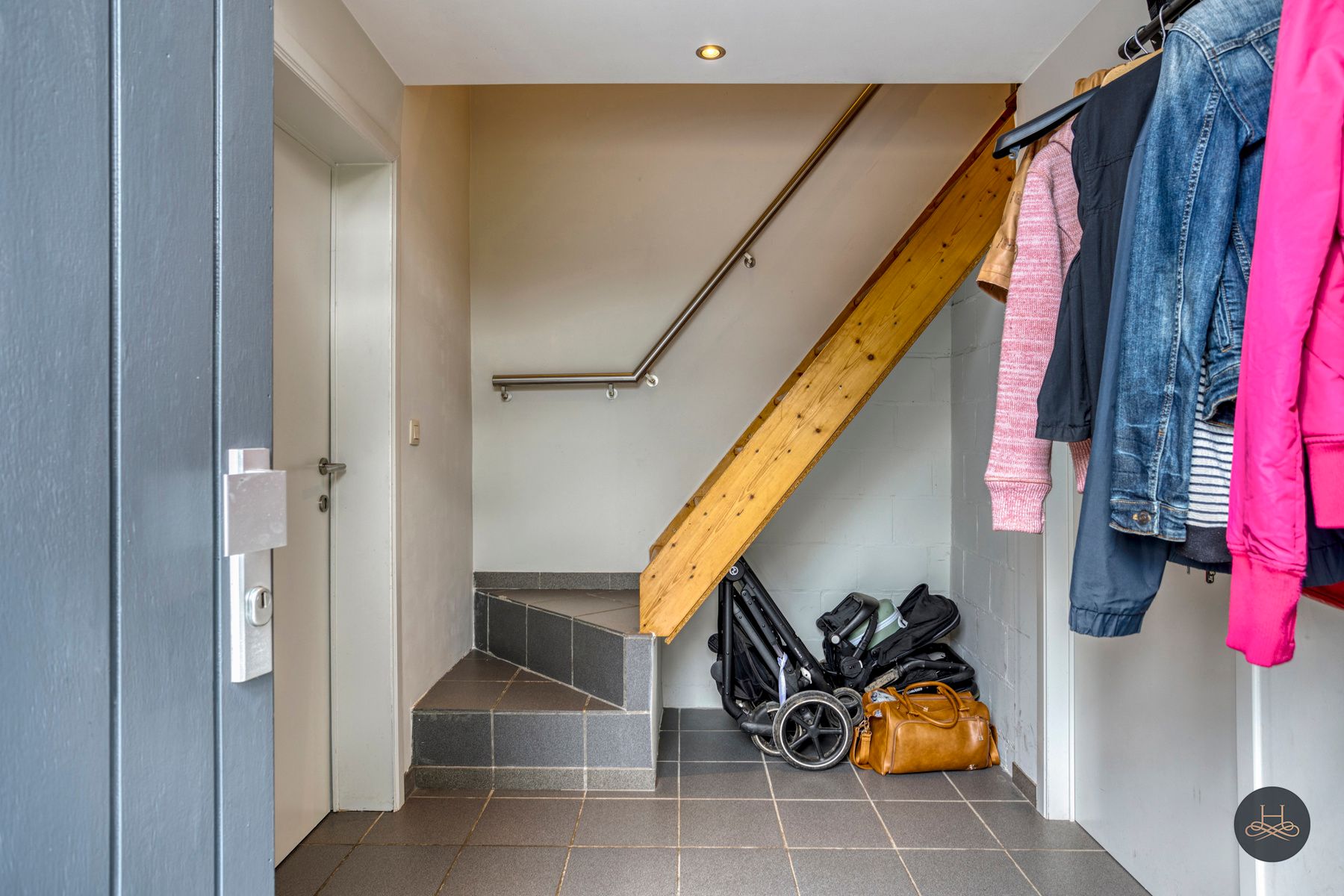Charmante, gerenoveerde halfopen woning met grote tuin foto 8