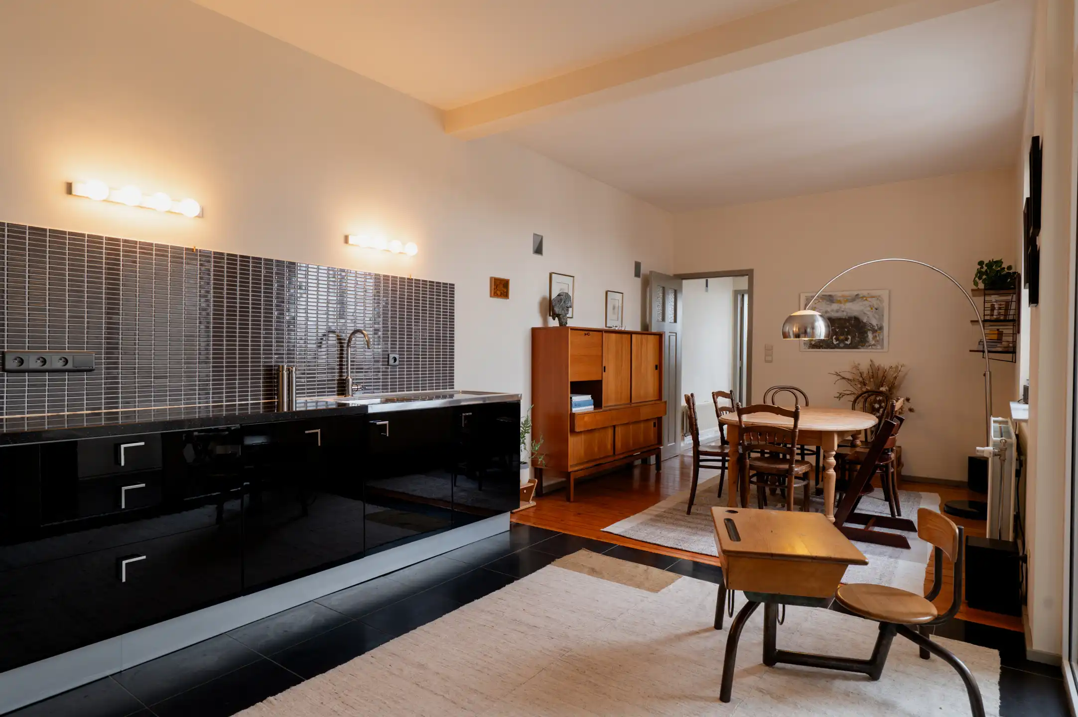 Charmant lichtrijk appartement met terras foto 4