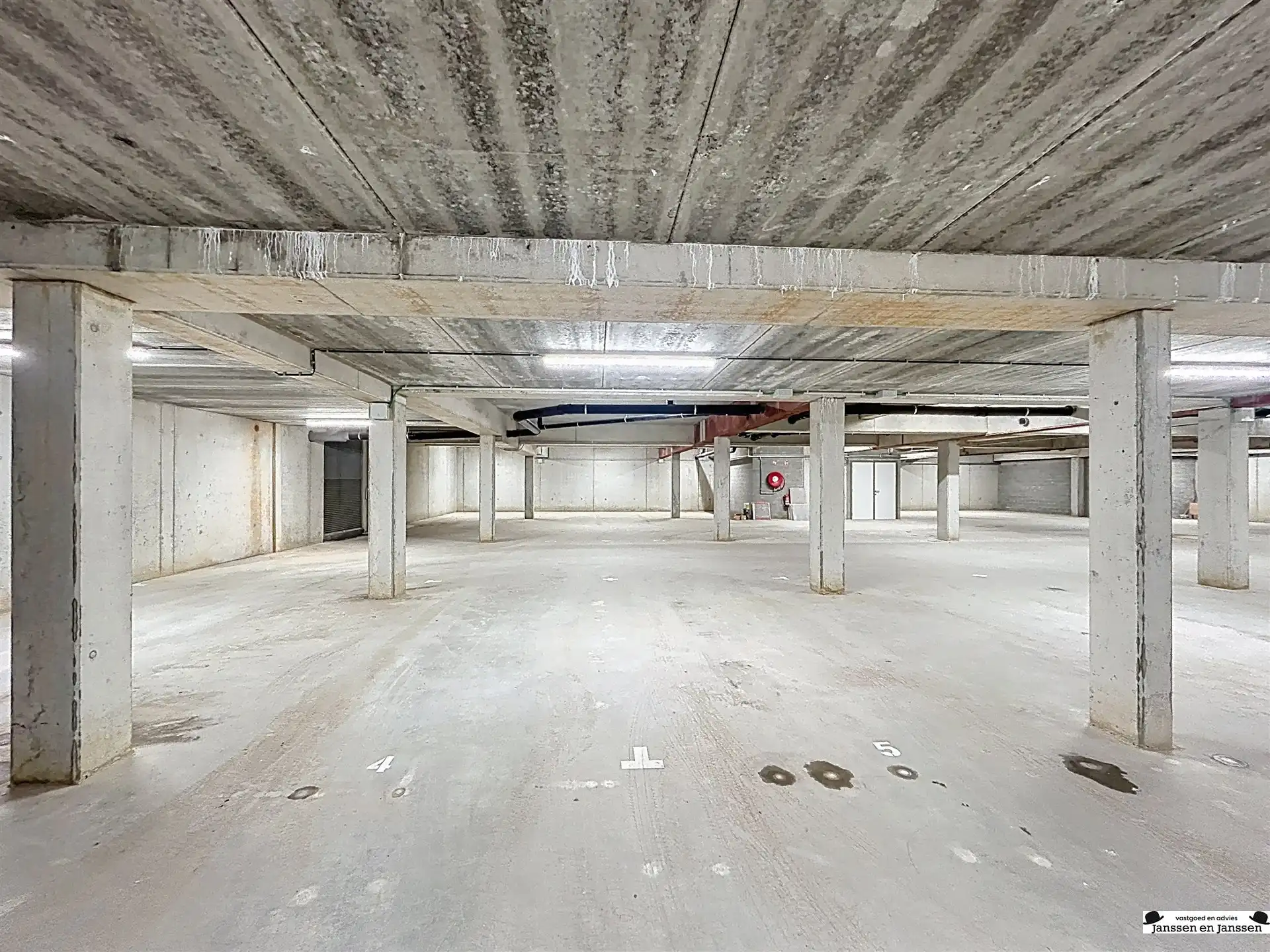 Ondergrondse autostaanplaatsen in project Goorbos foto {{pictureIndex}}