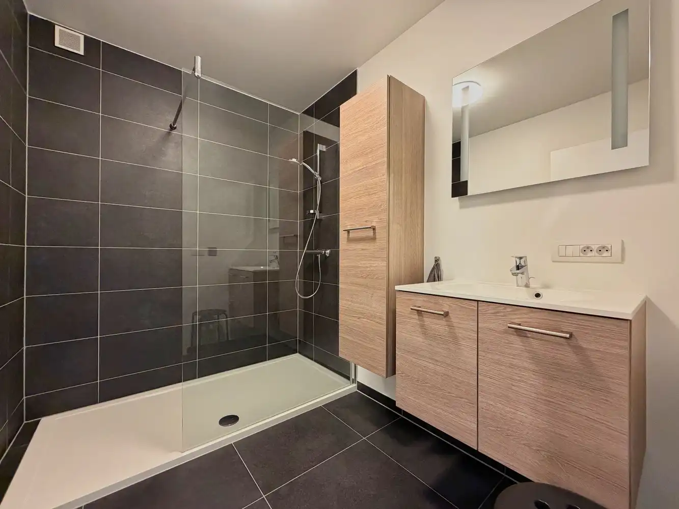Ruim en lichtrijk appartement (92m²) met 2 slpks. + Terras foto 8