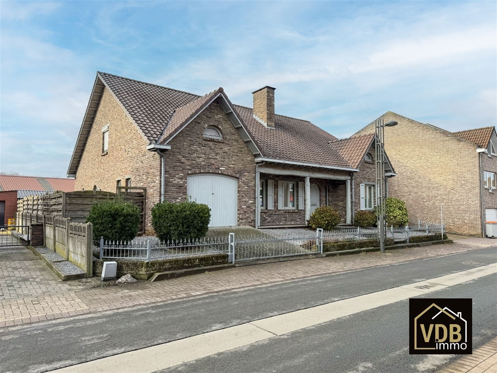 Riante woning - open bebouwing - met loods foto 2