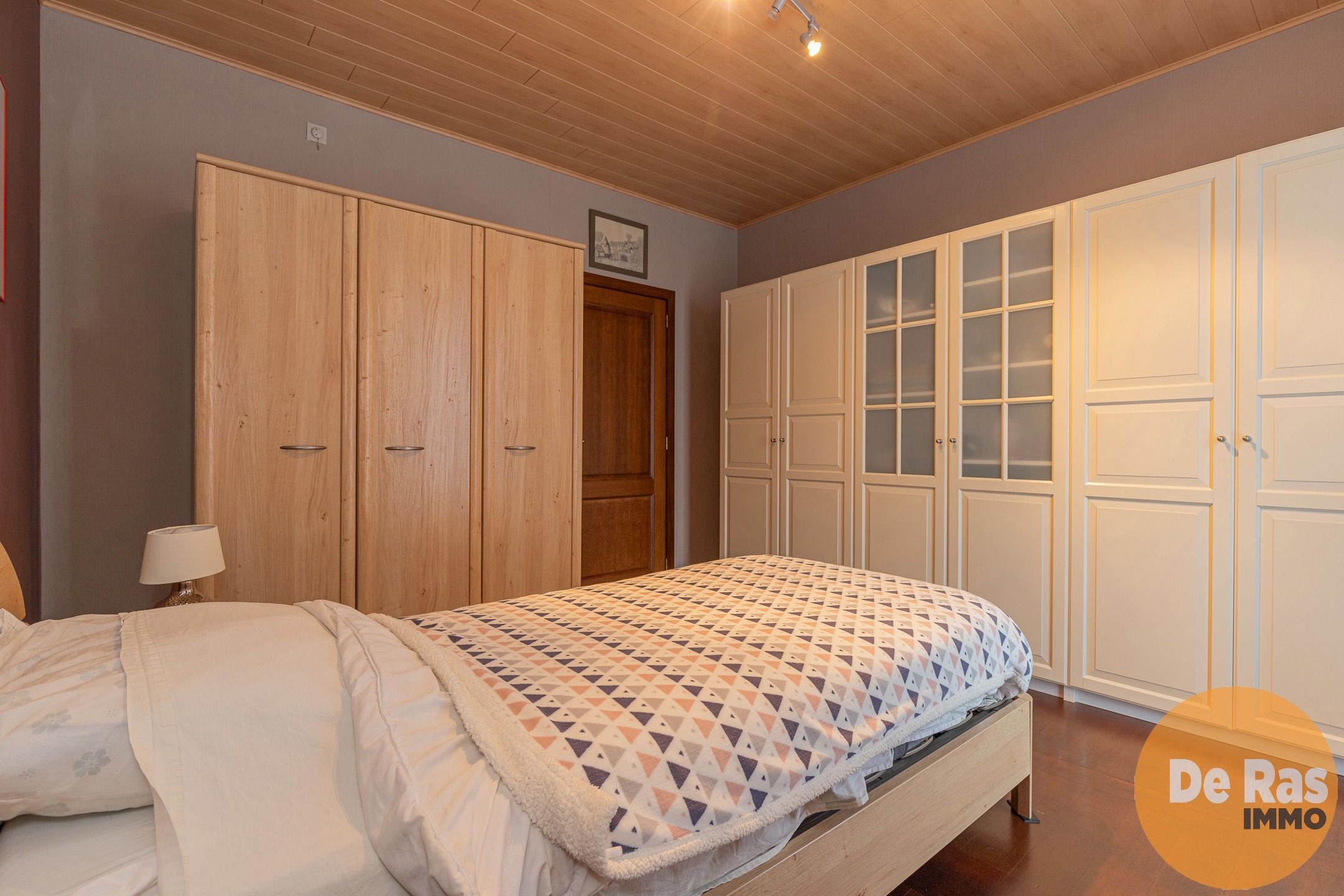 HILLEGEM - Mooie bungalow in rustige woonwijk op toplocatie foto 8