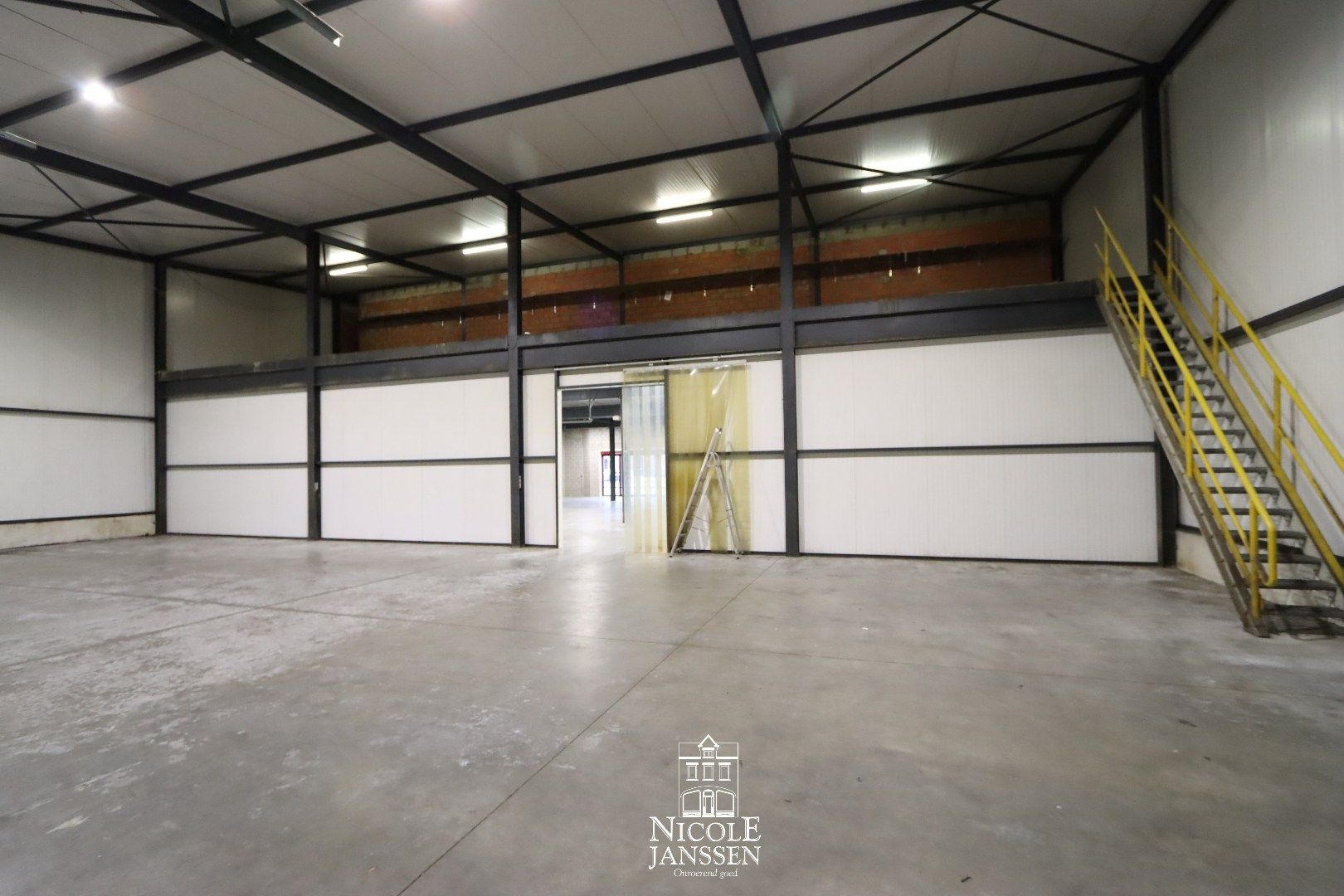 Gelijkvloers handelspand met 2 bovenliggende appartementen foto 6