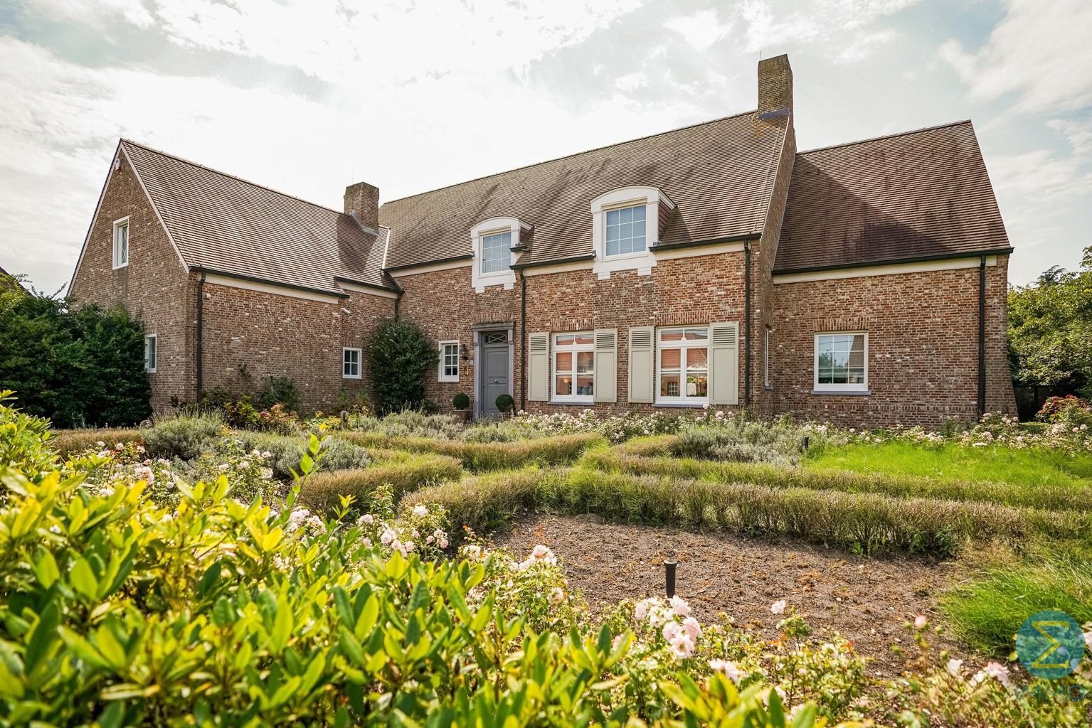 Exclusieve villa met bijgebouwen op 6.660m² grond foto 24