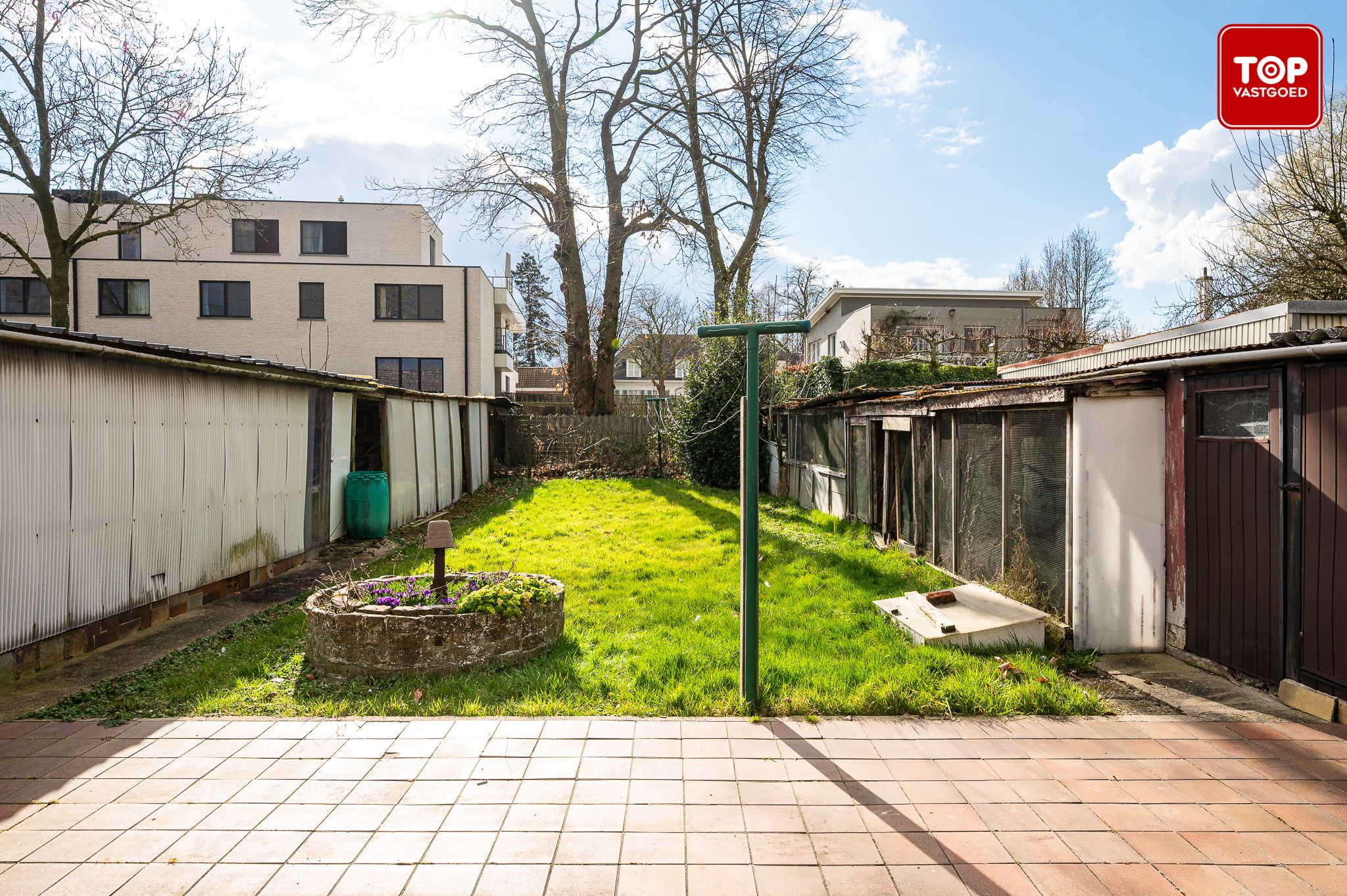 Totaal te renoveren woning met 4 slaapkamers en leuke tuin. foto 26