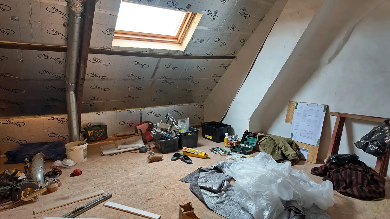 Gerenoveerde woning met centrale ligging te Eeklo! foto 11