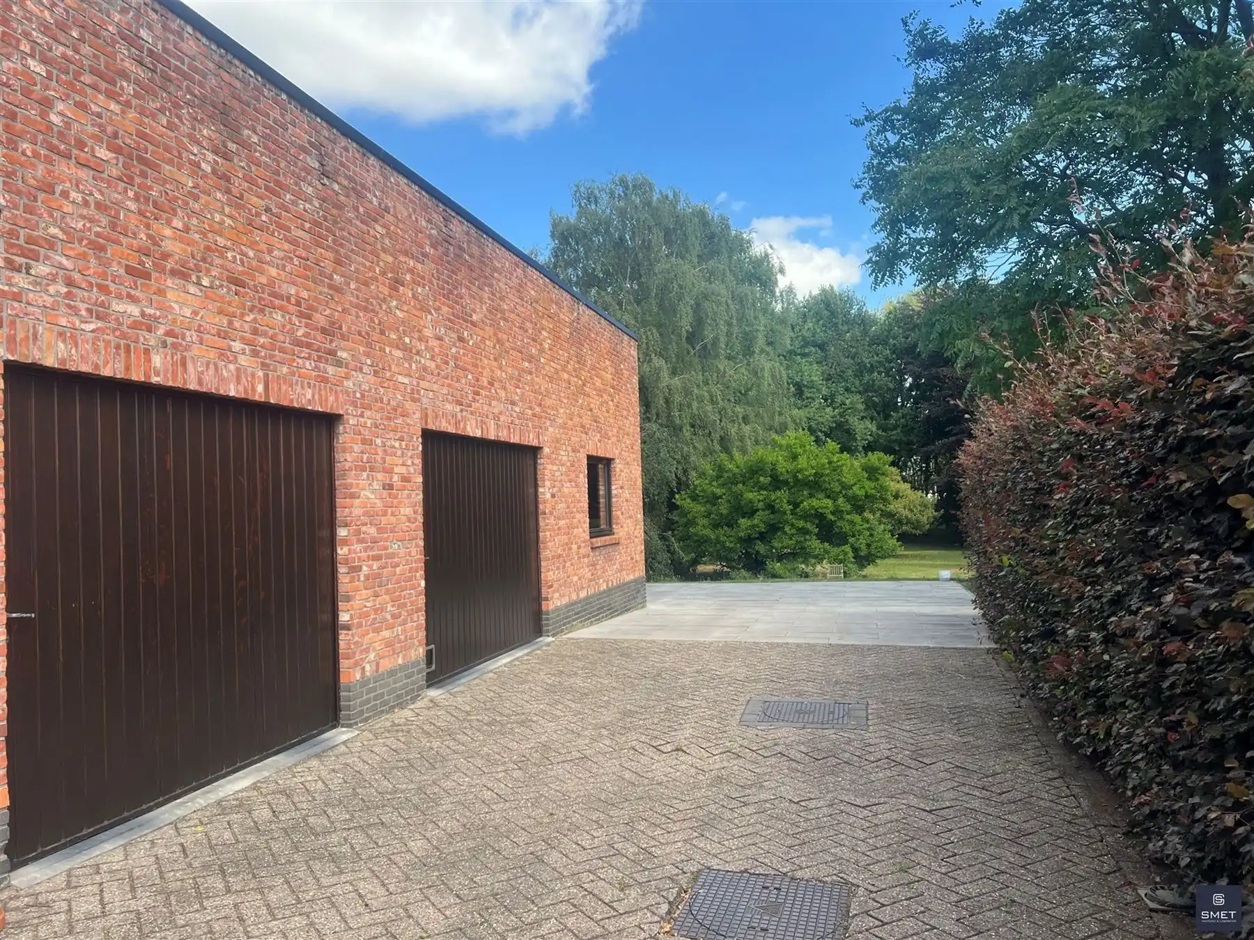Megagrote garage en parktuin met mogelijkheden foto 24