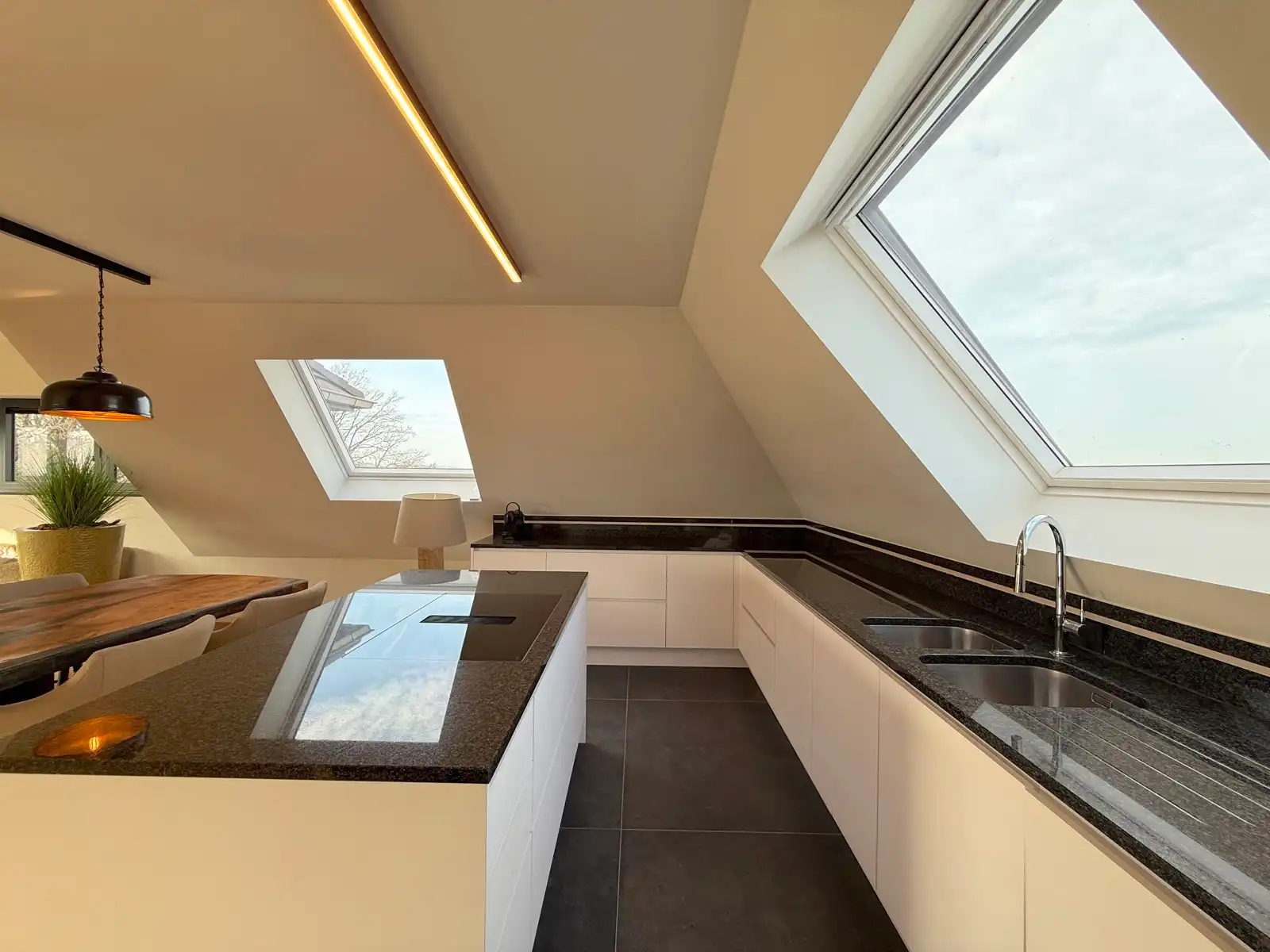 Gemeubeld appartement met 3 slaapkamers, terras en garage foto 15