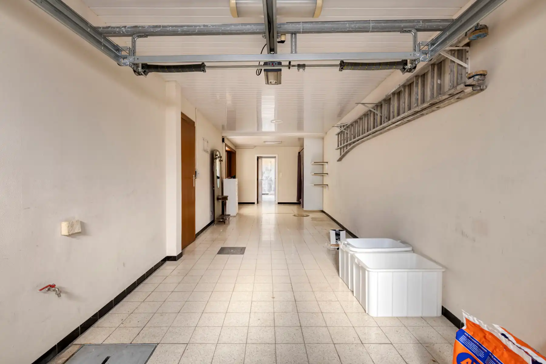 Leemans Immobiliën biedt u deze solide en ruime woning aan op een uitstekende en centrale ligging in Denderleeuw. foto 22