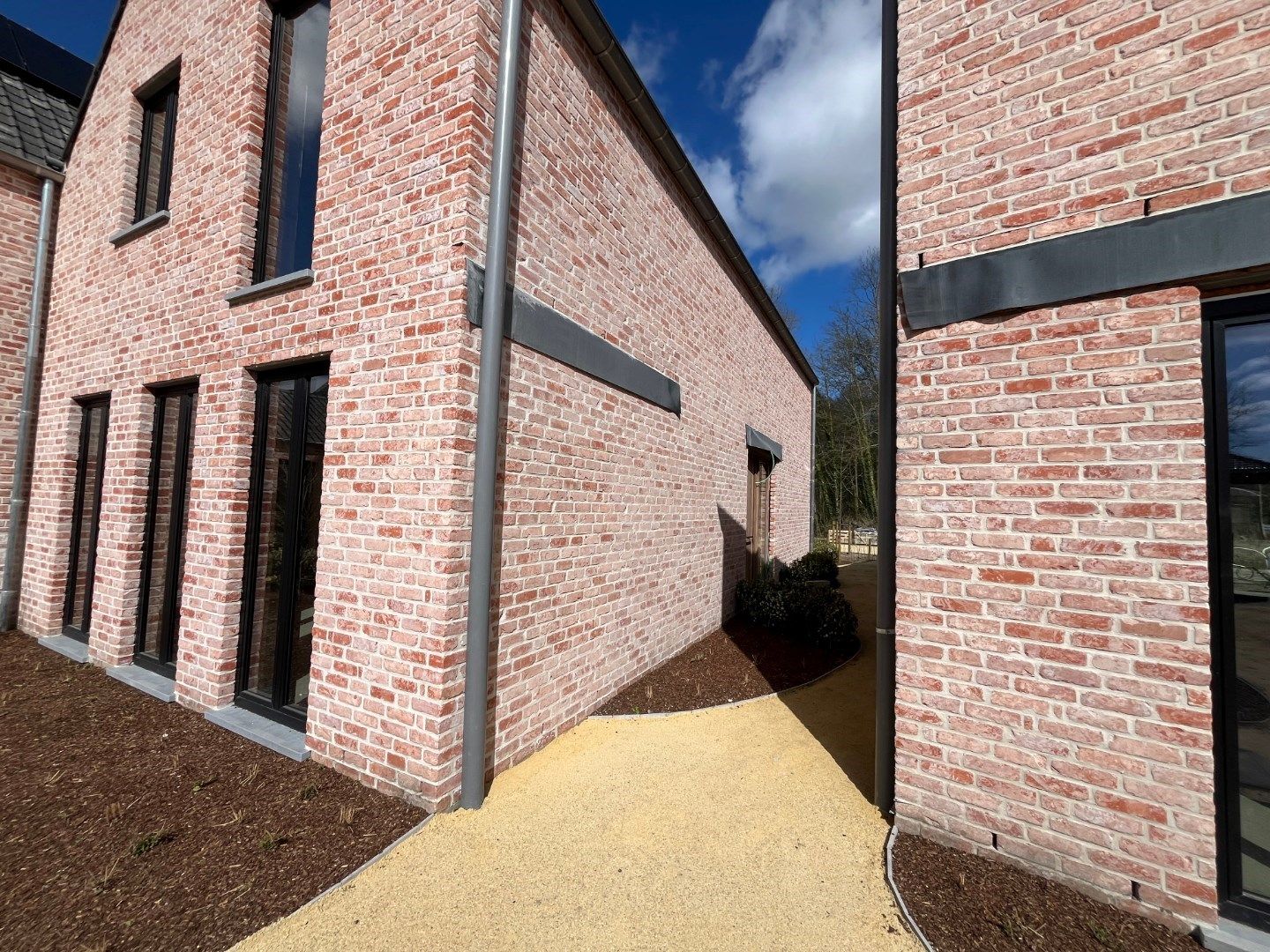 Landelijke nieuwbouwwoning in hartje Dikkelvenne foto 3