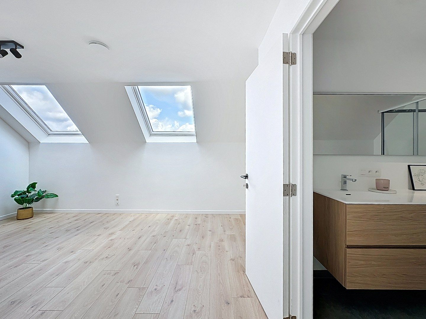 Instapklare vernieuwbouwwoning in het hart van Wezemaal foto 22