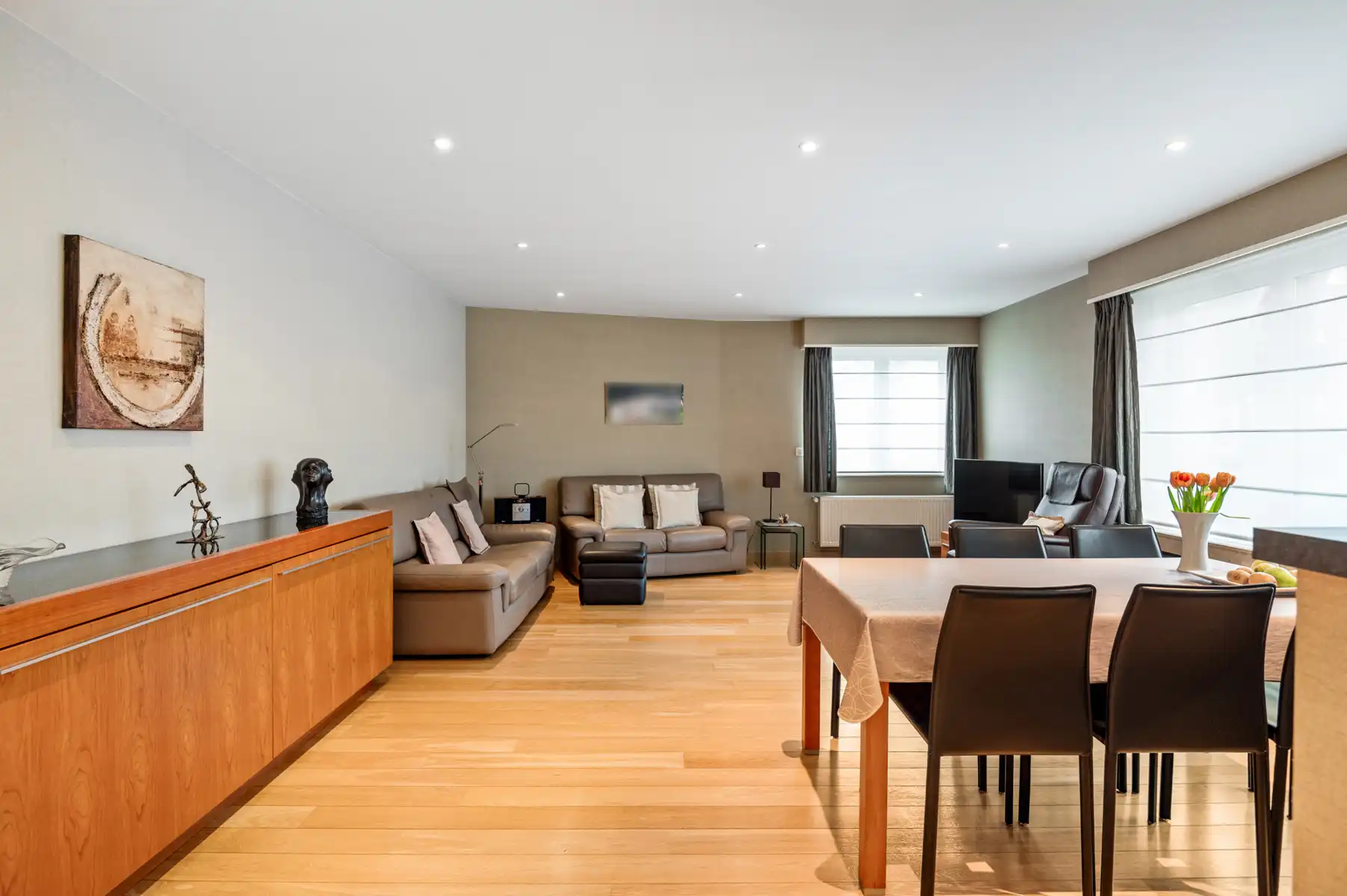 Ruim gelijkvloers appartement vlak buiten centrum Aartselaar foto 6