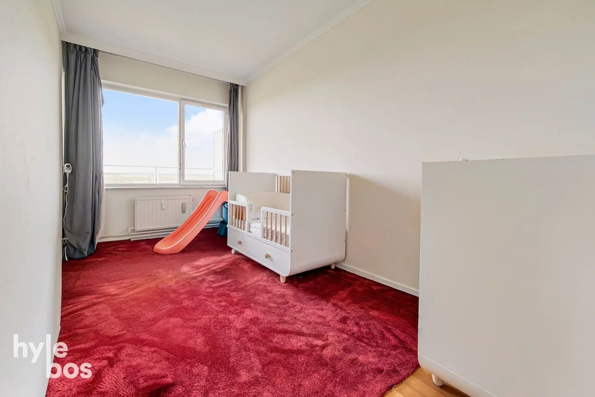 Ruim instapklaar 2 slaapkamer appartement met garage foto 18