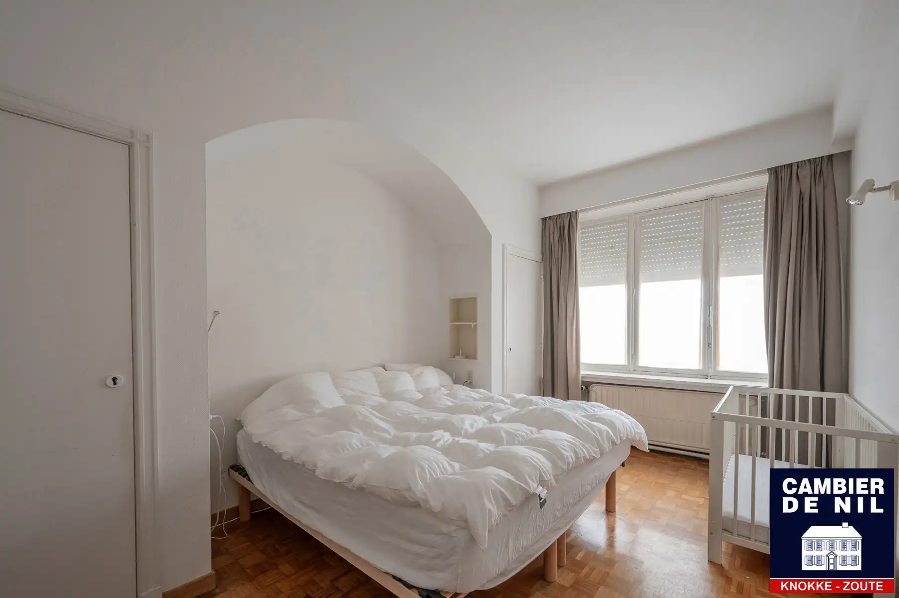 Mooi ongemeubeld appartement met frontaal zeezicht  foto 15