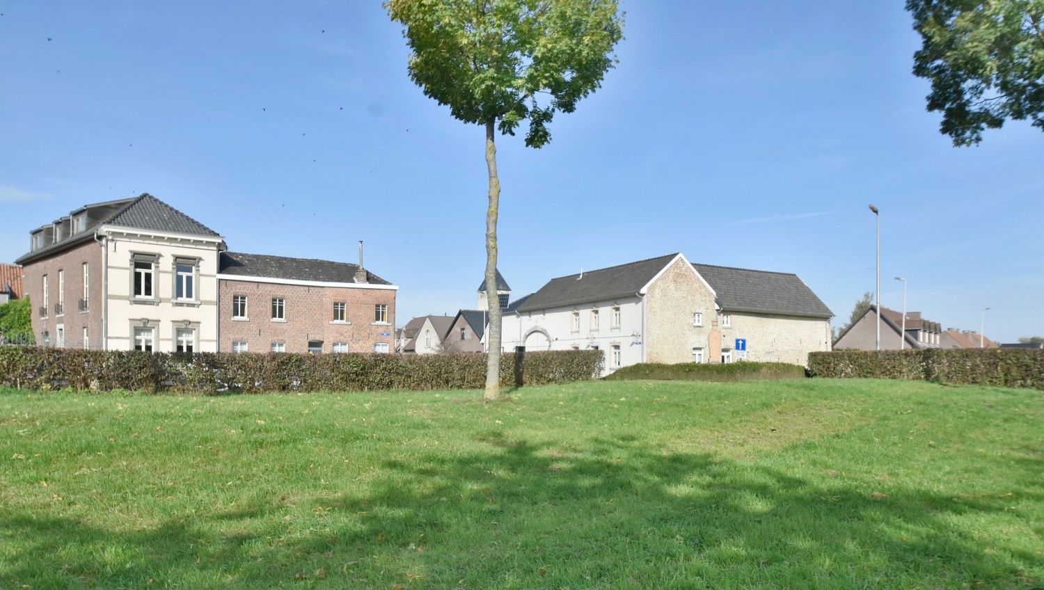 Luxueuze hoeve met schitterende binnenplaats en zwemvijver op een idyllische, natuurrijke locatie te Tongeren foto 3
