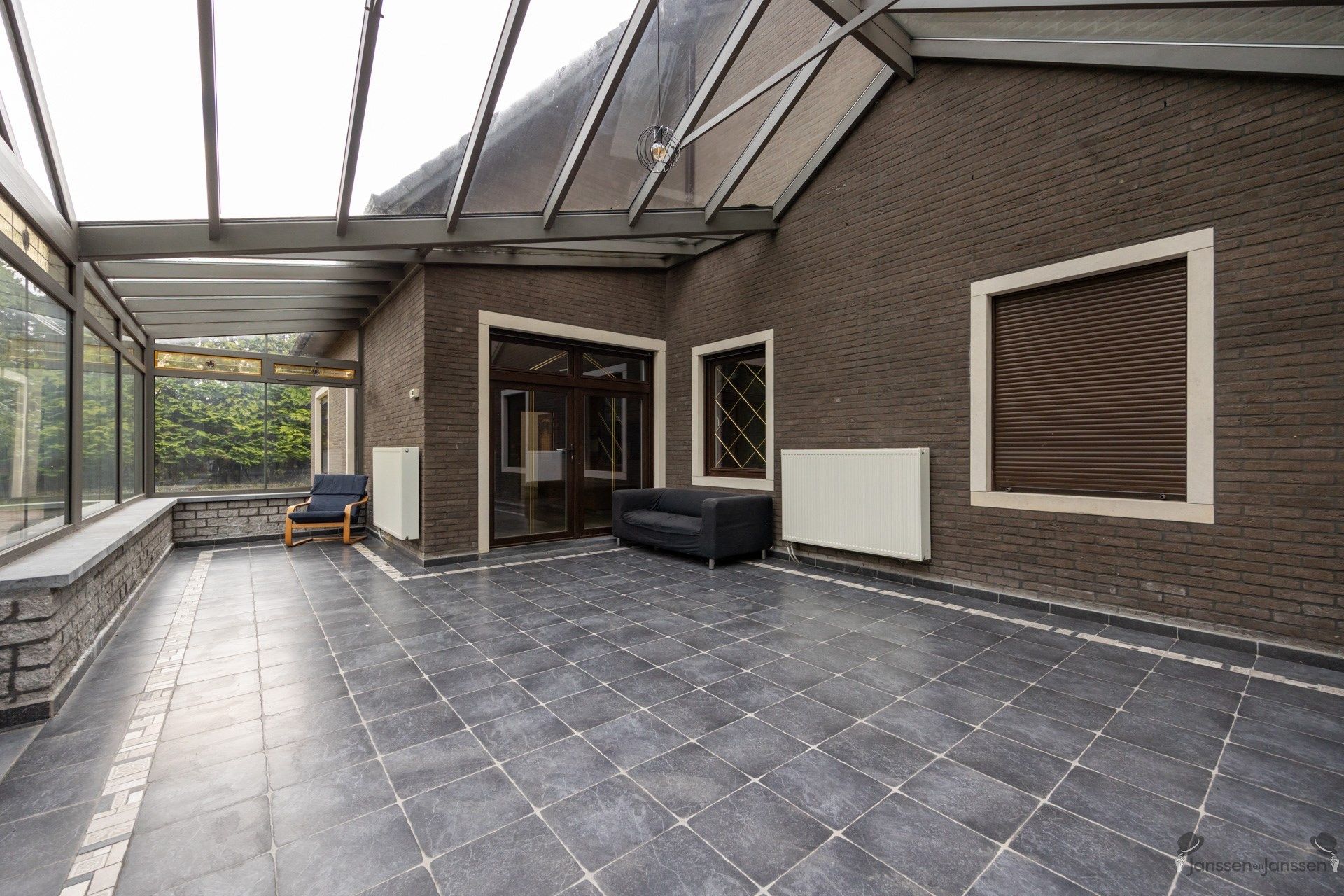 Villa met prachtige uitbouw op een zonovergoten perceel van 3.075 m². foto 9