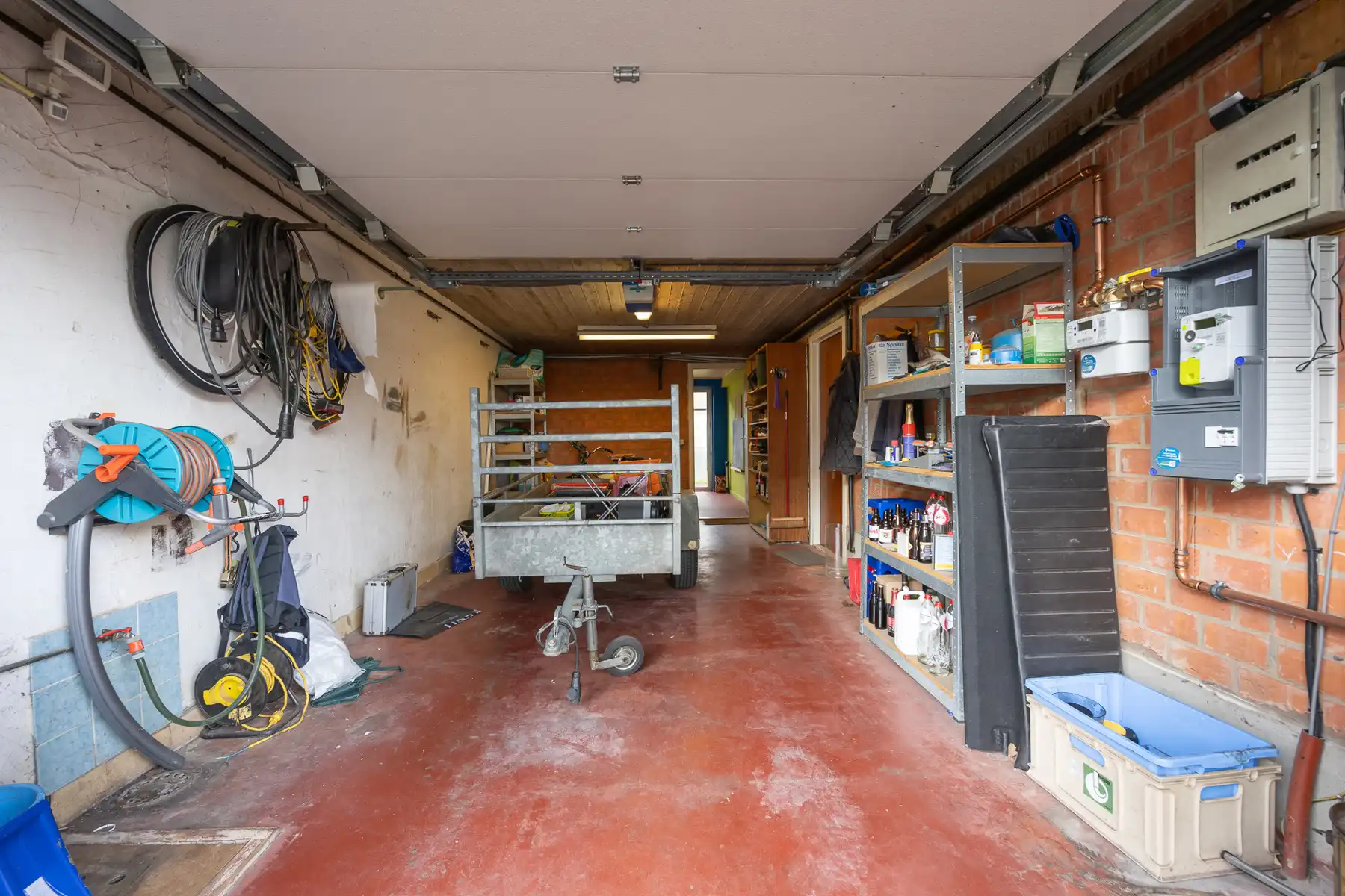 Gezellige halfopen bel-étage met oprit en zonnige tuin in Hoevenen! foto 13