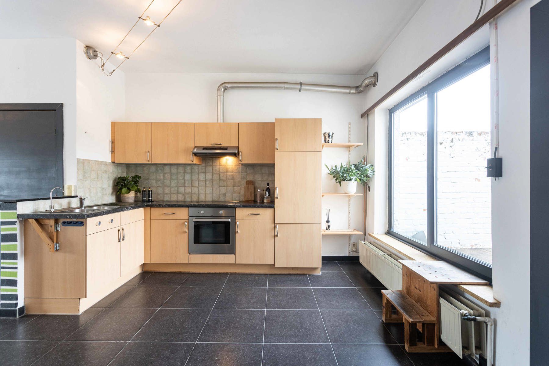 Te koop: te renoveren appartement in hartje Aalst! foto 8