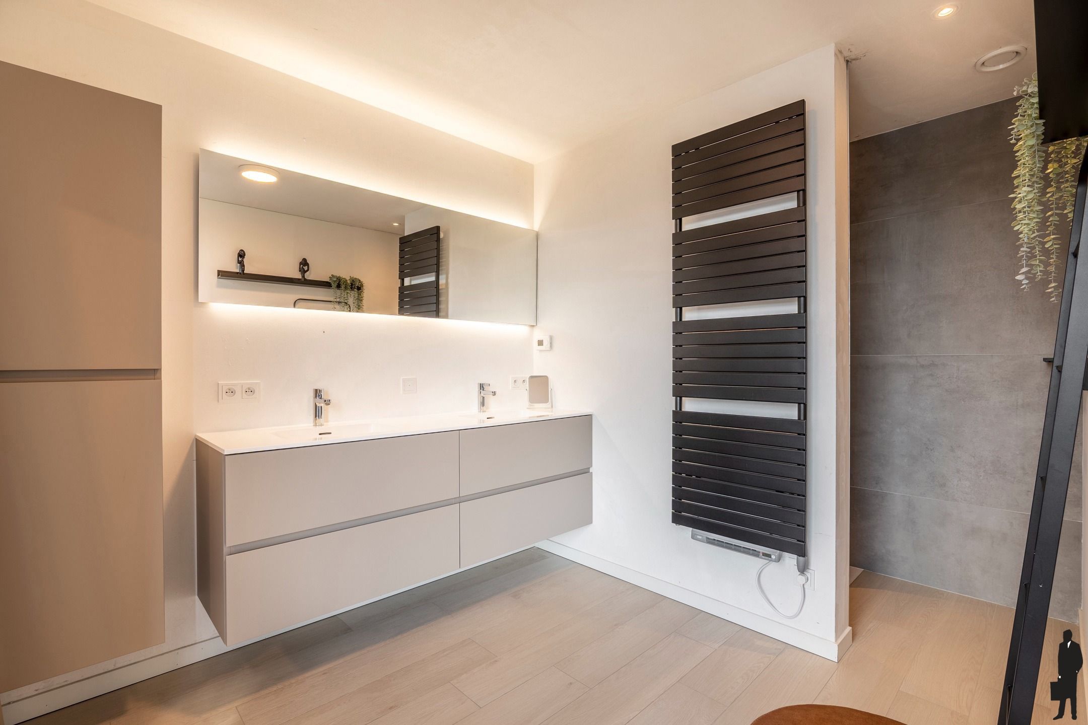 Villa met 4slks, 2bdks en verwarmd zwembad op 1200 m² foto 16