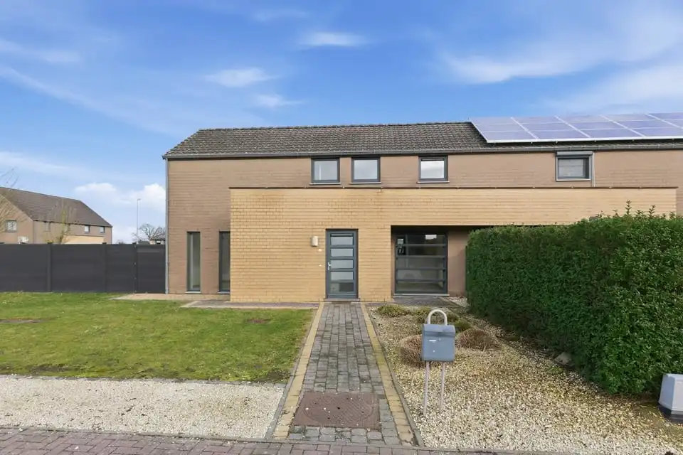 GEZELLIGE INSTAPKLARE GEZINSWONING MET 3 SLAAPKAMERS IN KOZEN foto 2