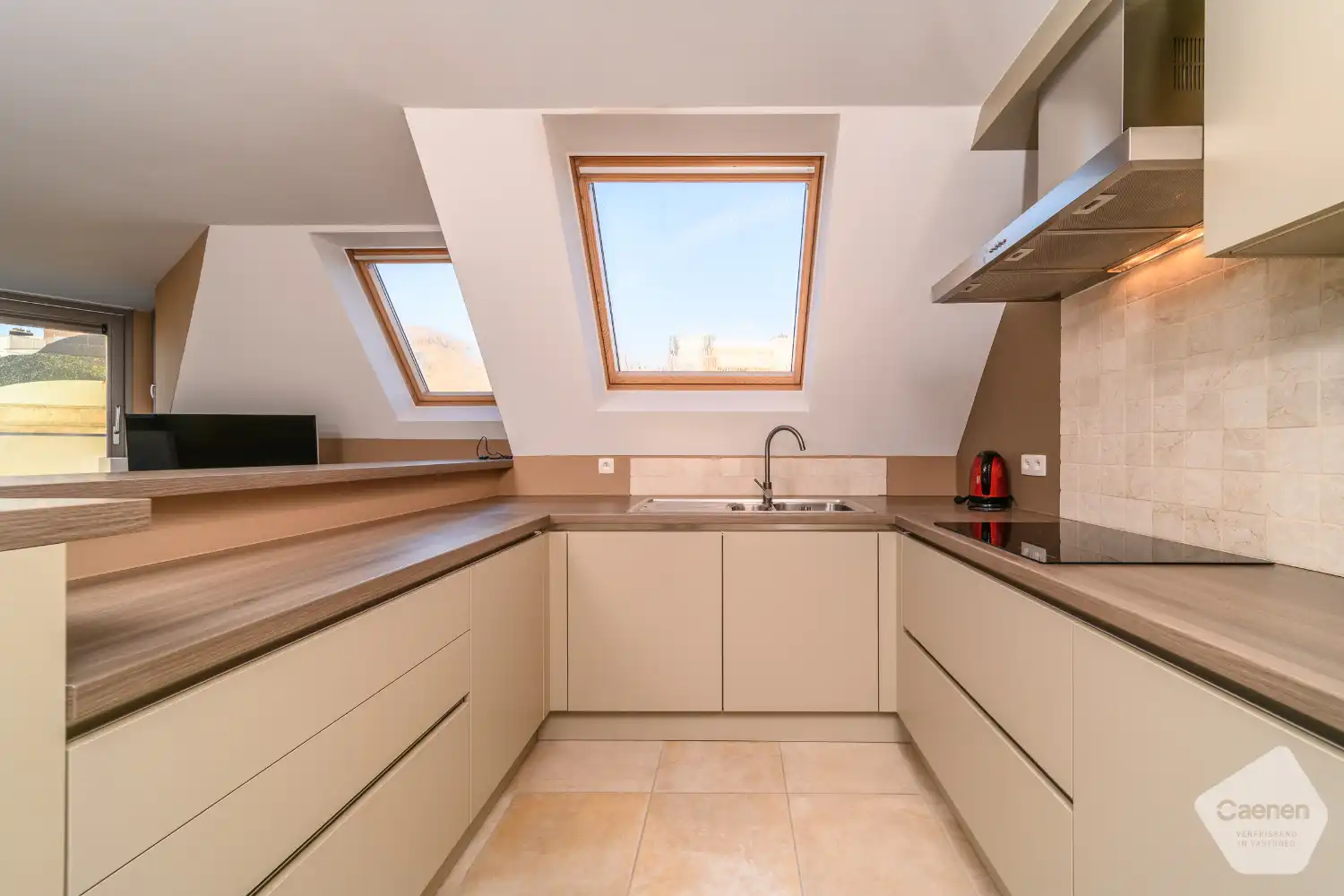 Prachtig gelegen instapklaar en gemeubeld appartement met zeezicht foto 6