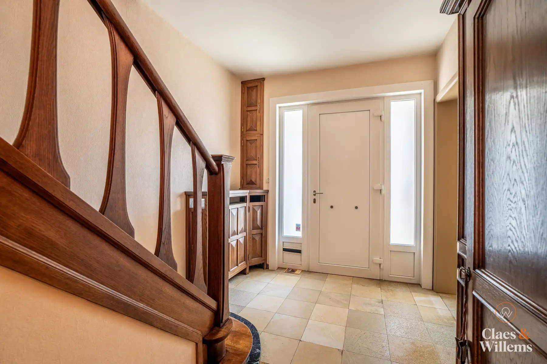 Ruime bel-etagewoning nabij centrum Halle foto 15