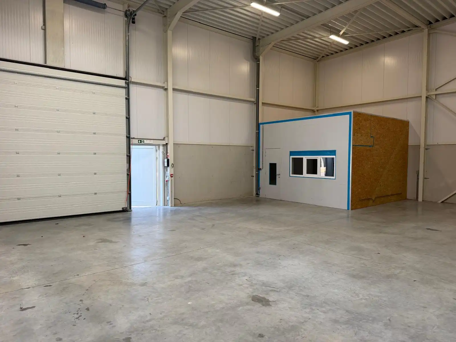 Kmo-unit in Genk, volledig uitgerust foto 4