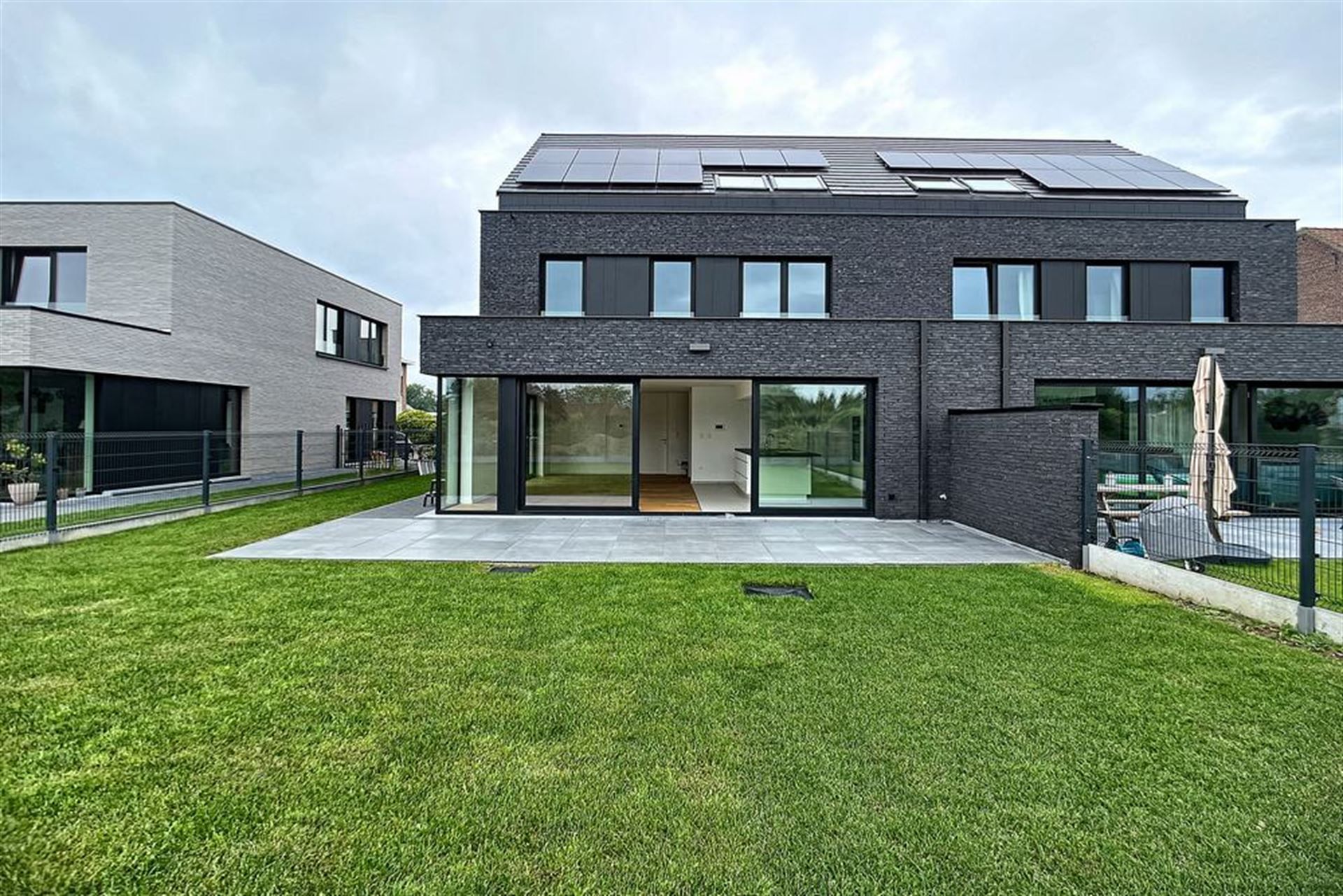 Moderne villa met 5 slaapkamers foto 36