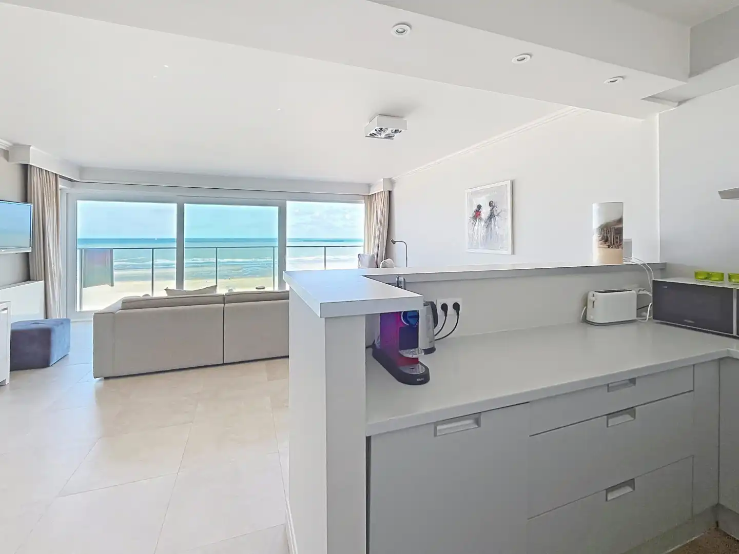 Gerenoveerd appartement met panoramisch zeezicht. foto 6