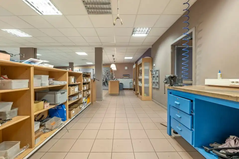RUIM HANDELSPAND TE HUUR IN HET CENTRUM VAN SINT-TRUIDEN foto 17