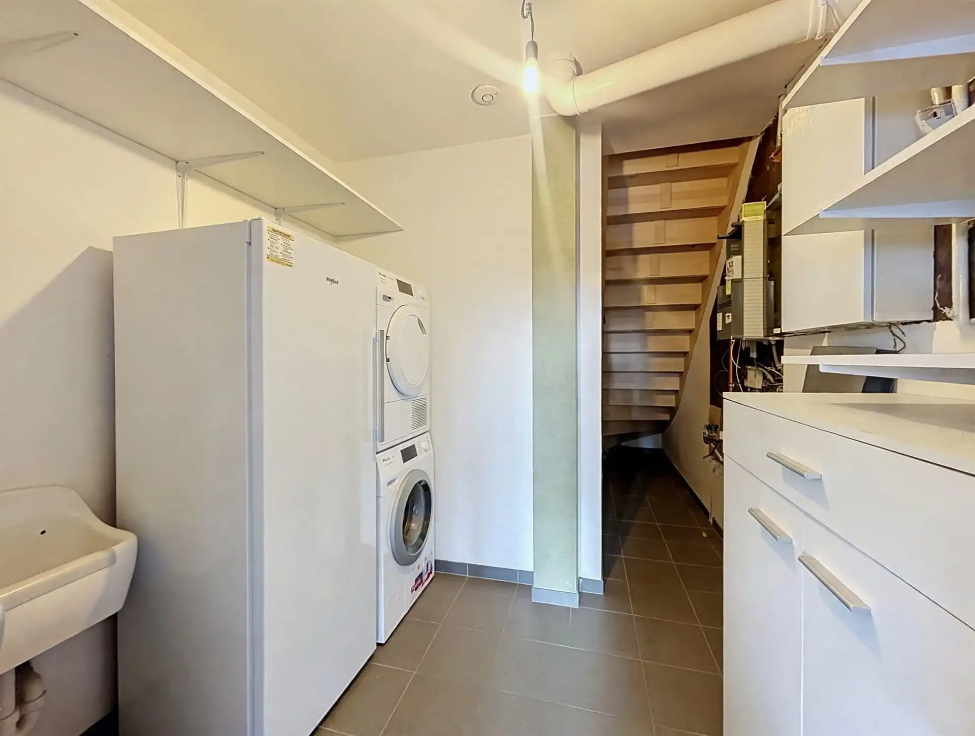 Energiezuinige half open bebouwing met 3 slaapkamers, ingemaakt zwembad en carport  op toplocatie  foto 18